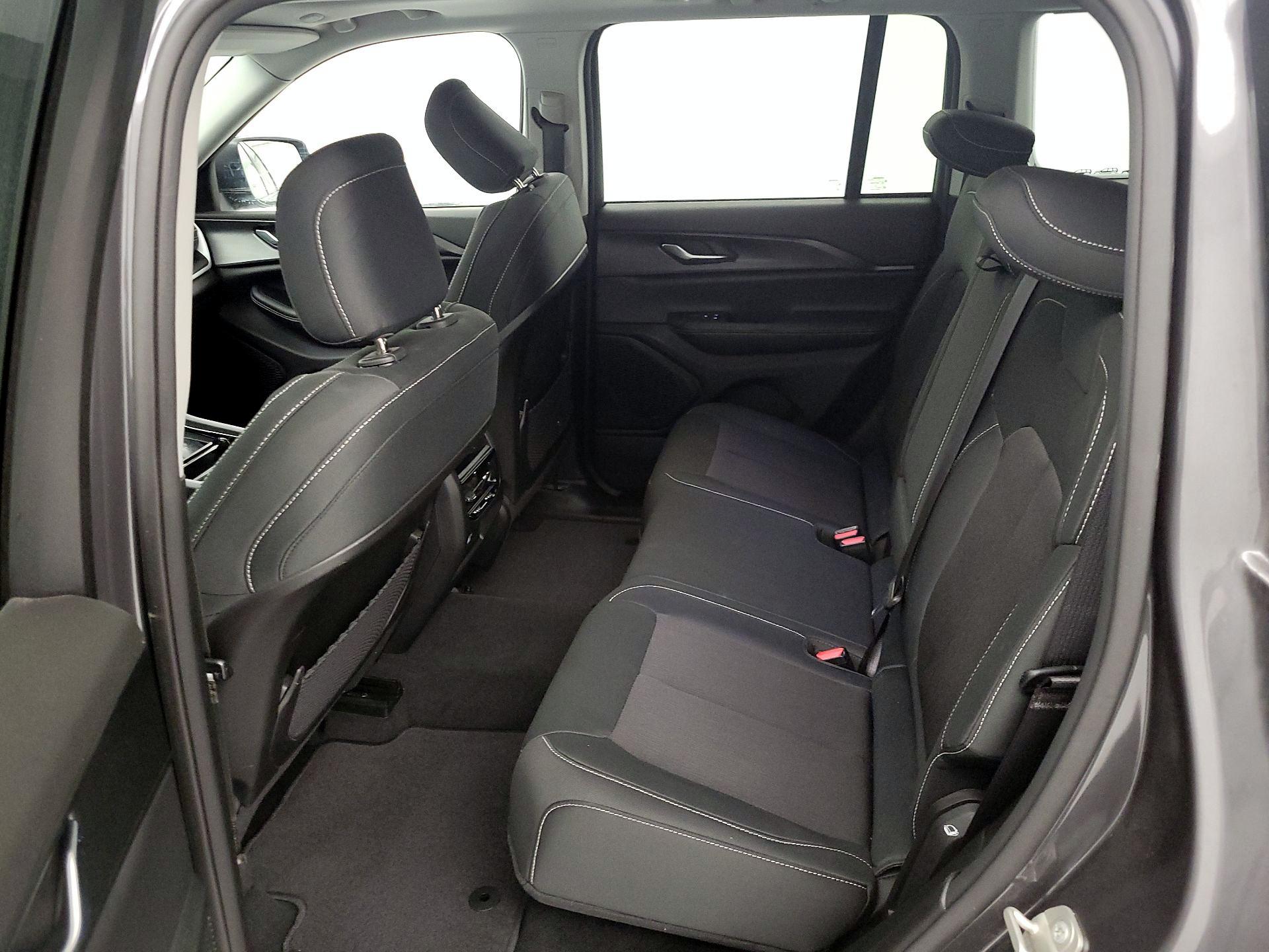 Thumbnail: 2023 Jeep Grand Cherokee - 20