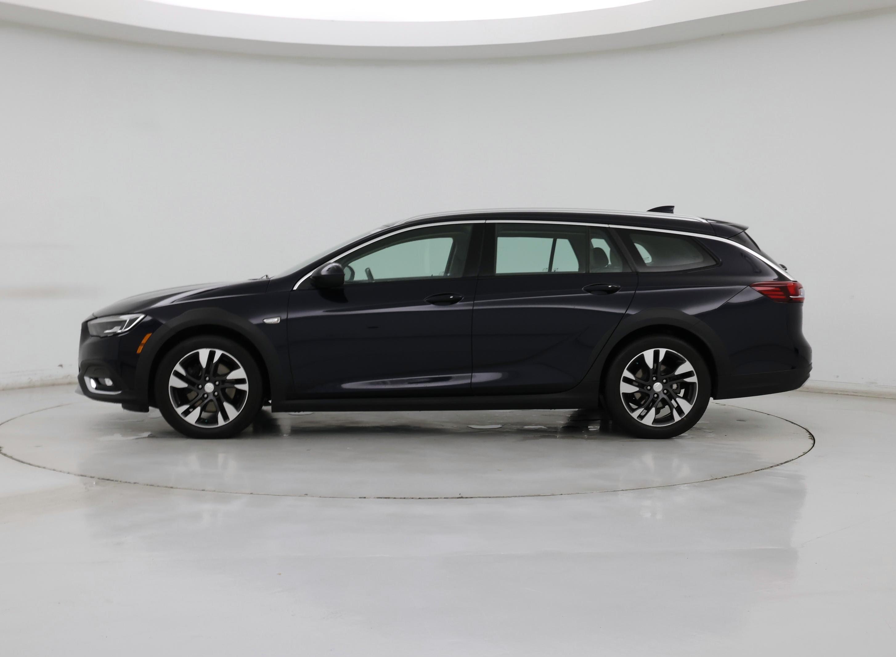 Thumbnail: 2019 Buick Regal - 3