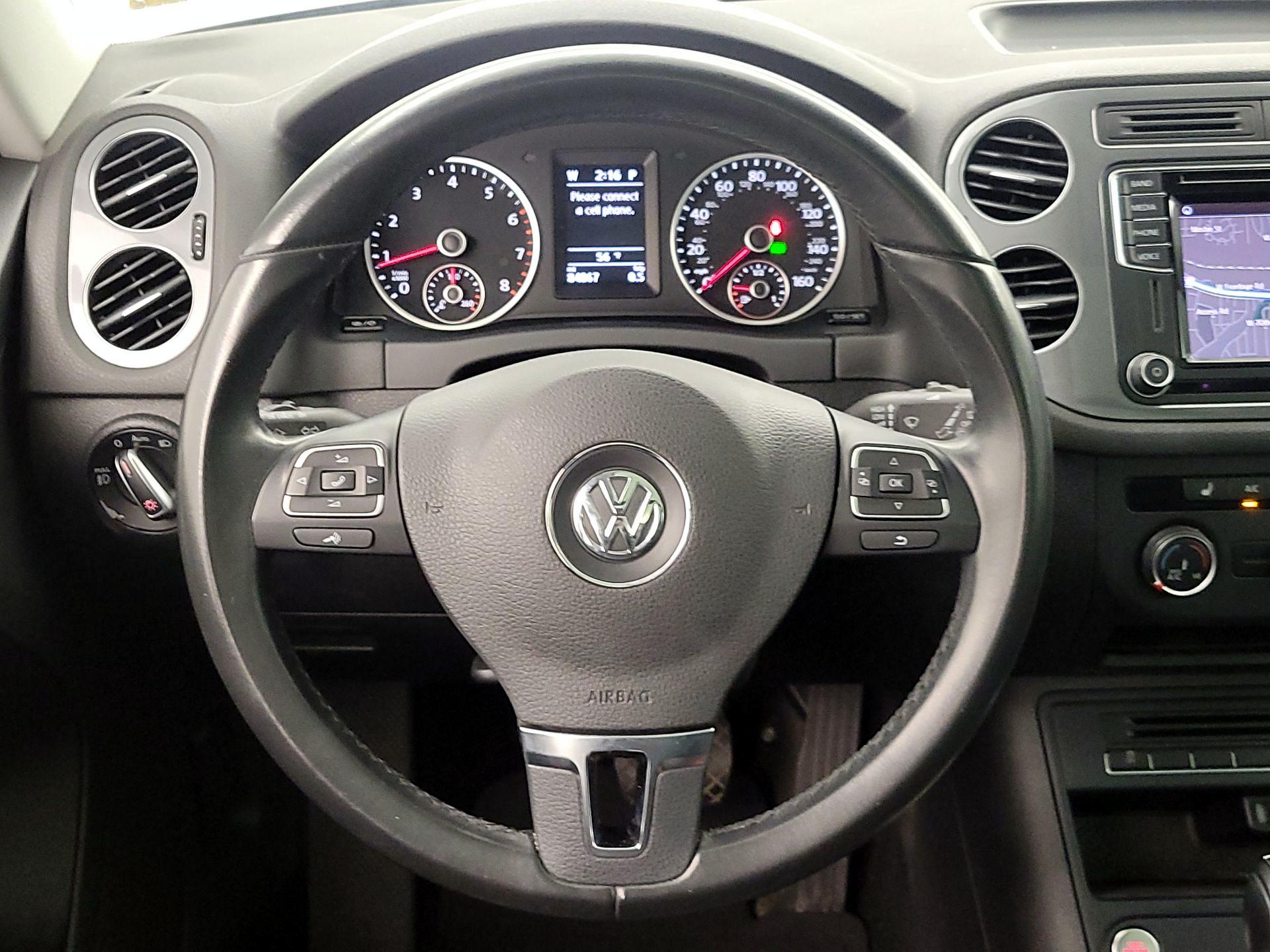Thumbnail: 2016 Volkswagen Tiguan - 10