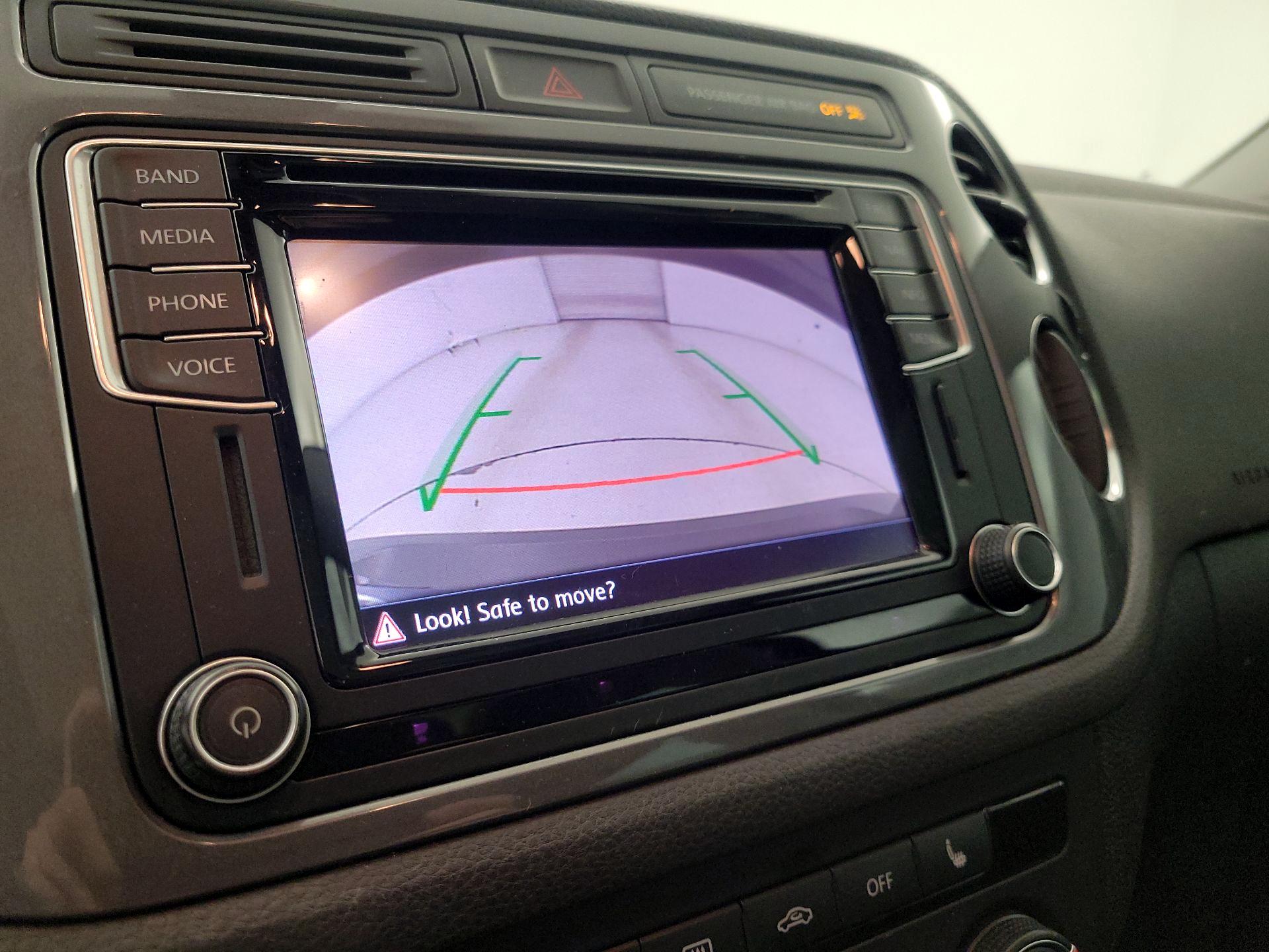 Thumbnail: 2016 Volkswagen Tiguan - 15