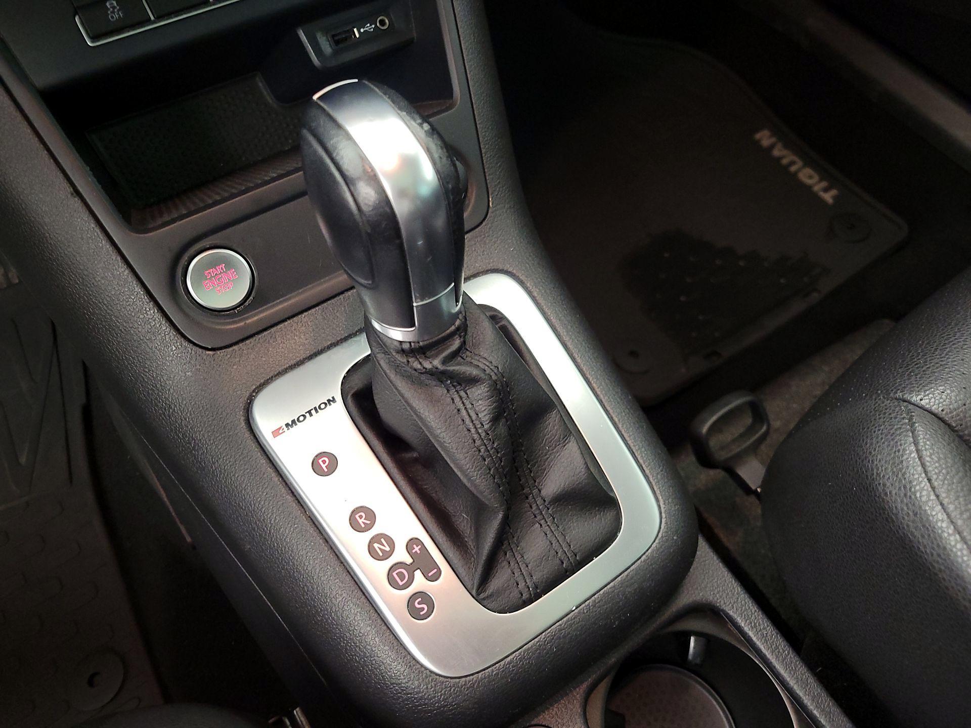 Thumbnail: 2016 Volkswagen Tiguan - 18