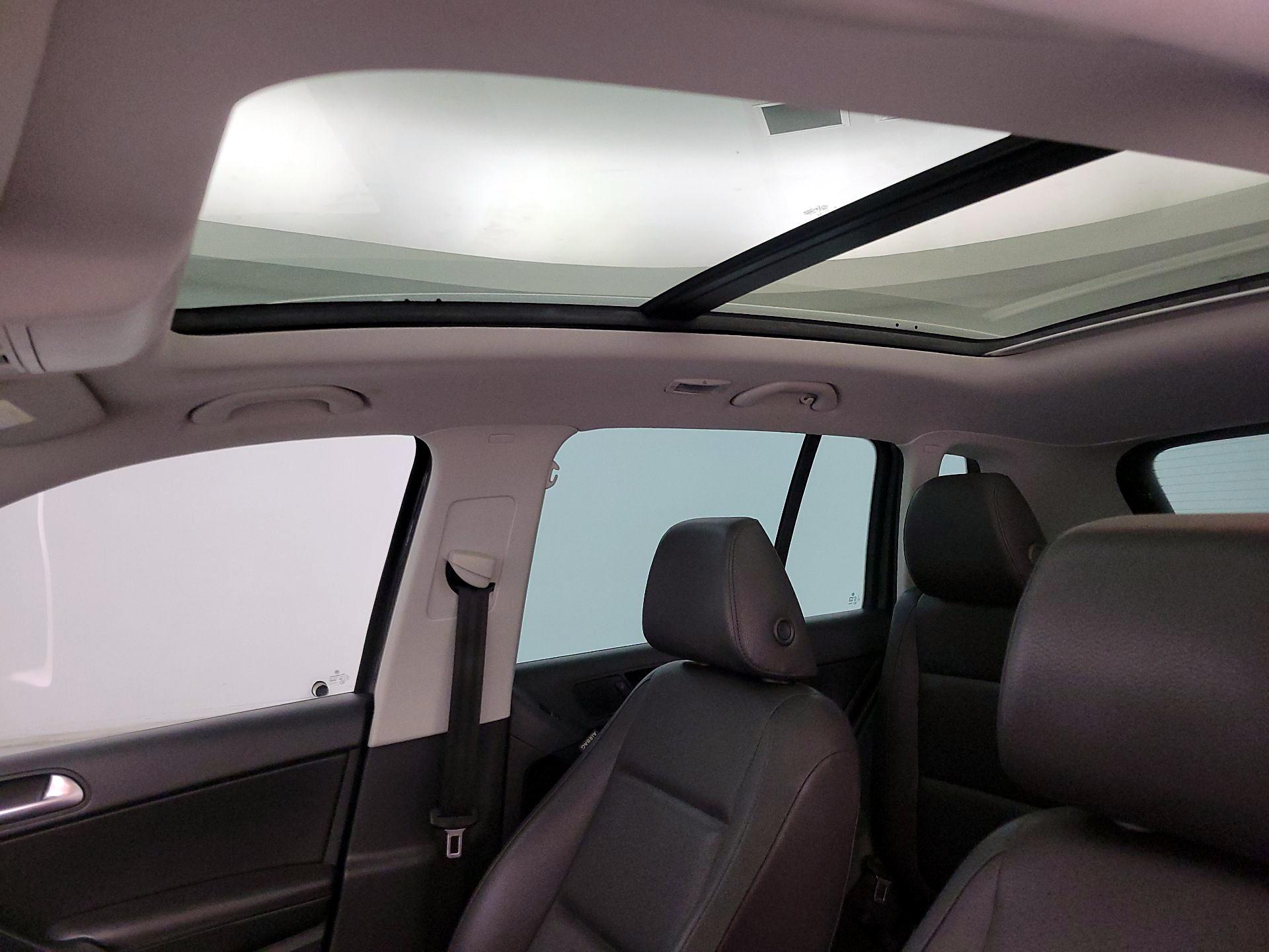 Thumbnail: 2016 Volkswagen Tiguan - 20