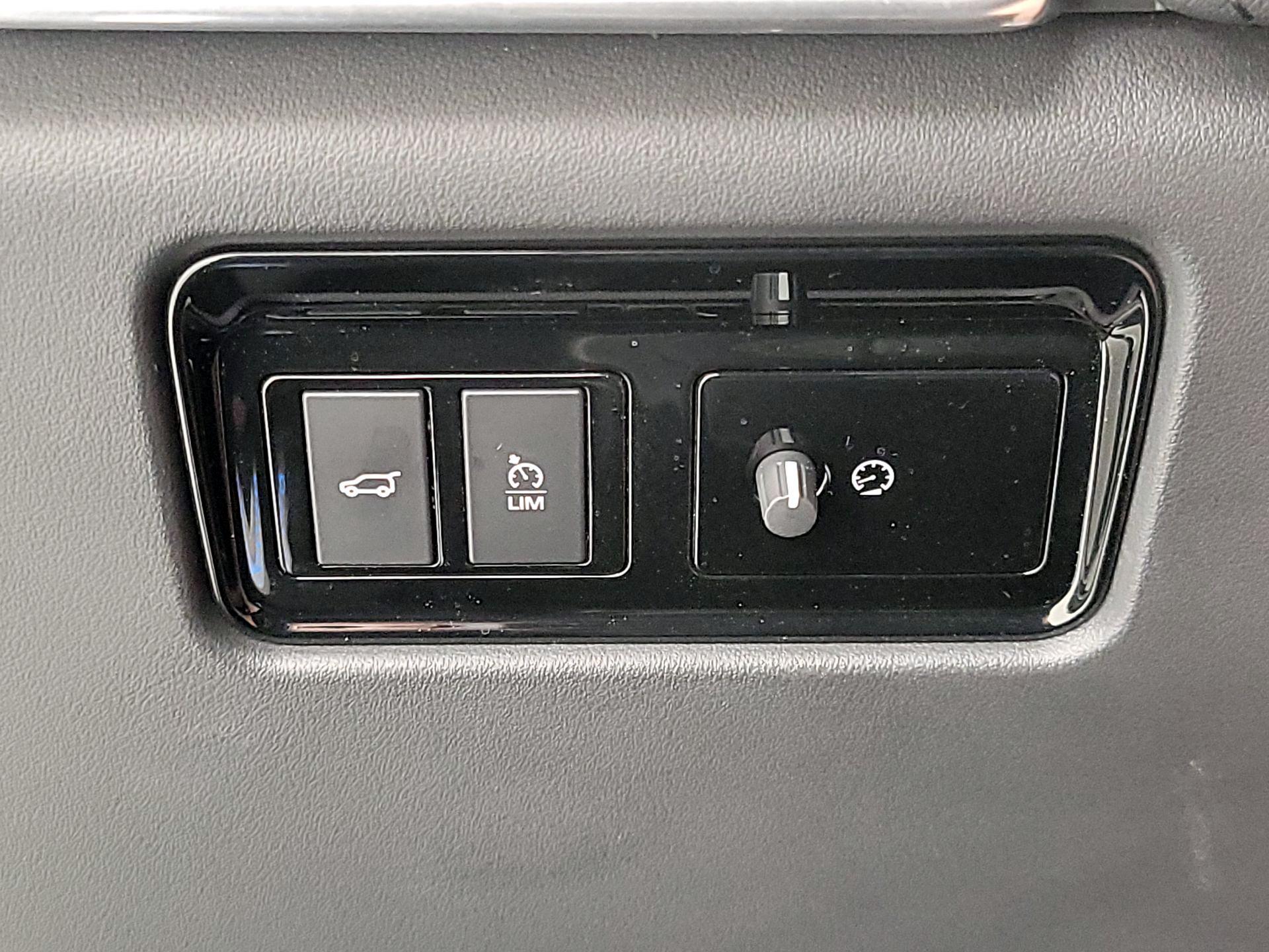 Thumbnail: 2020 Jaguar F-Pace - 13