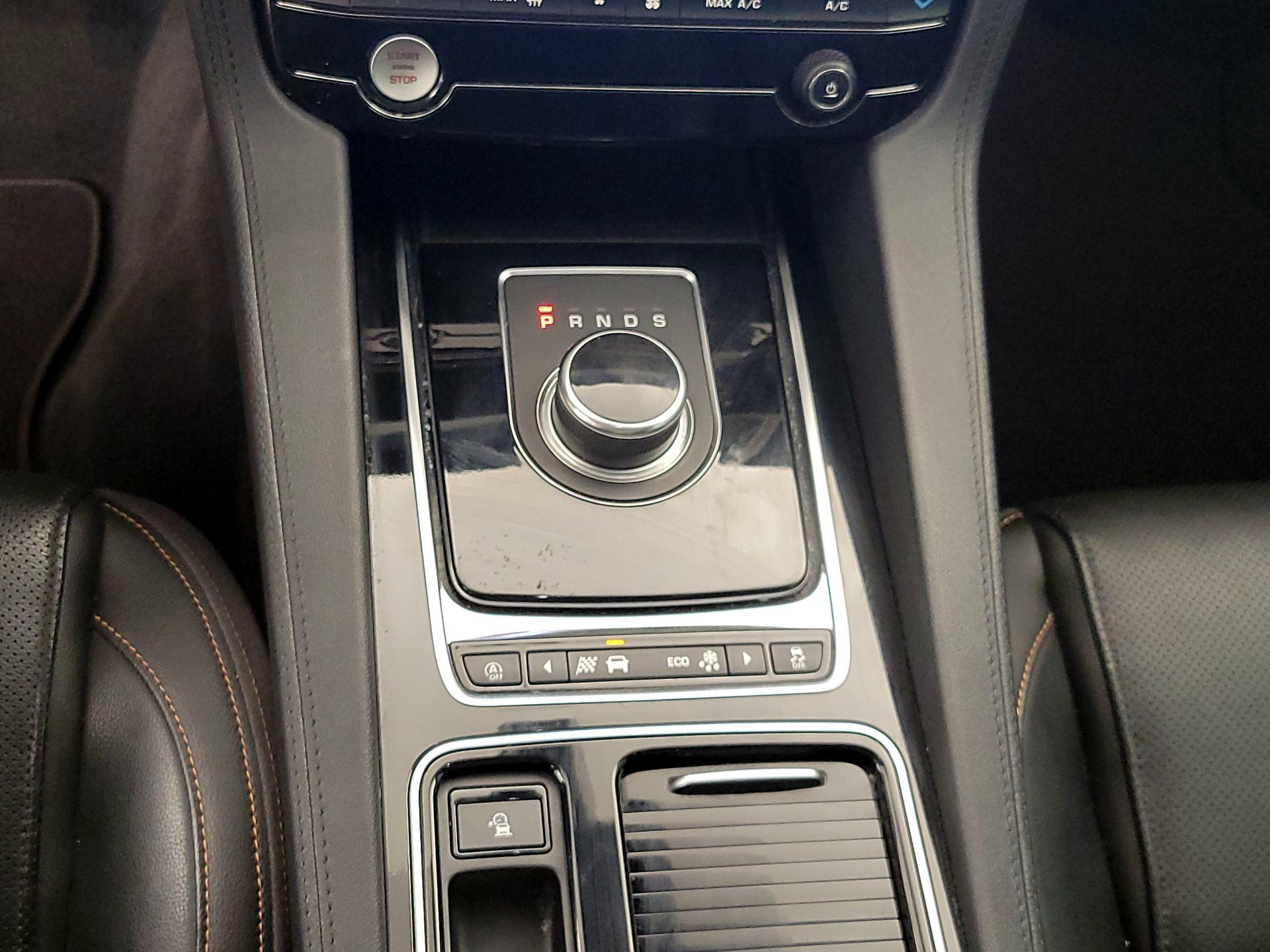 Thumbnail: 2020 Jaguar F-Pace - 18