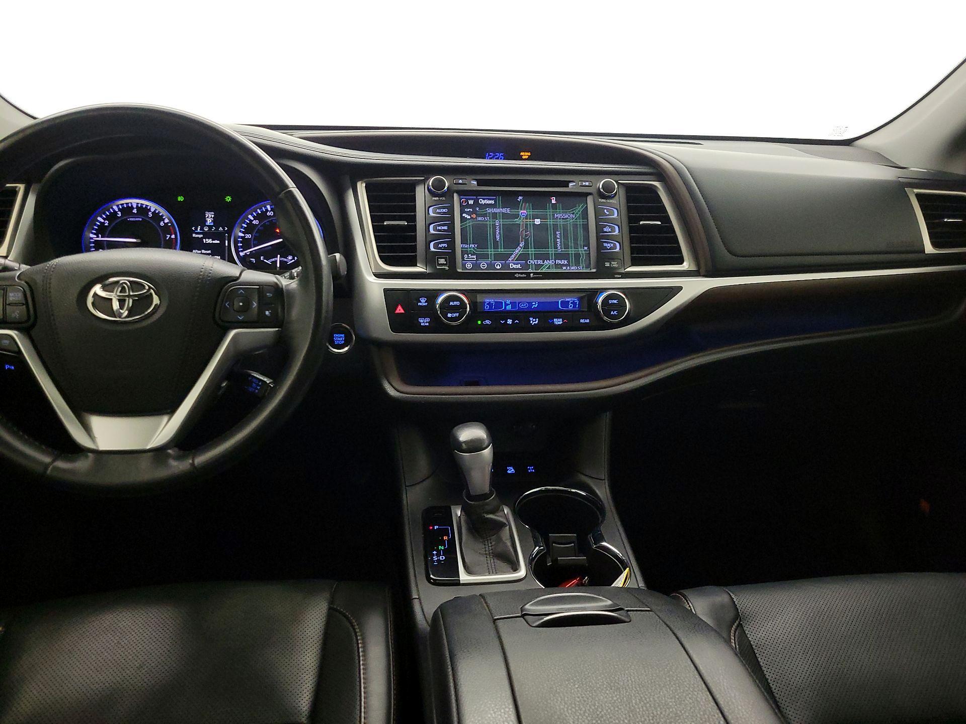 Thumbnail: 2015 Toyota Highlander - 9
