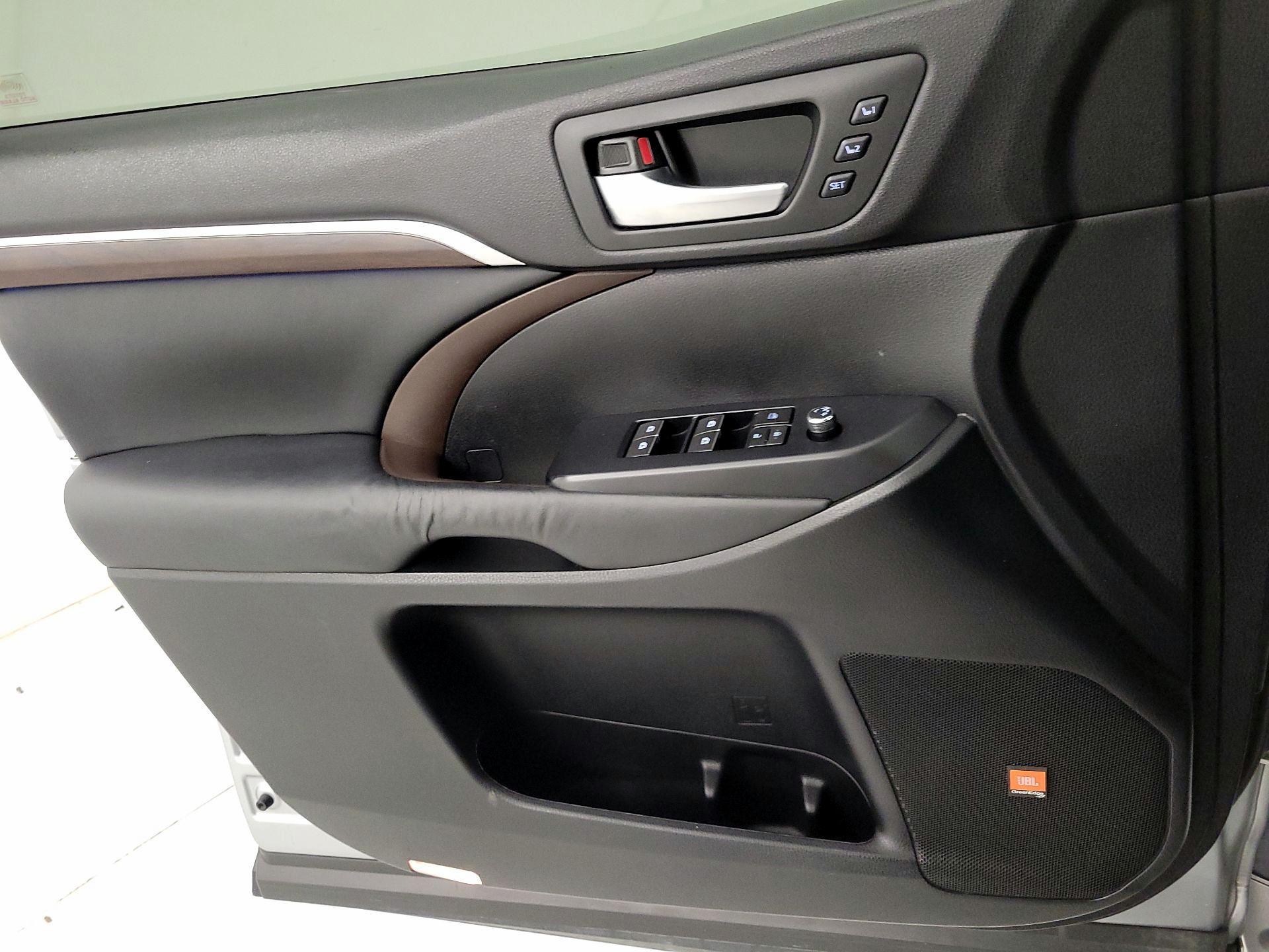 Thumbnail: 2015 Toyota Highlander - 12