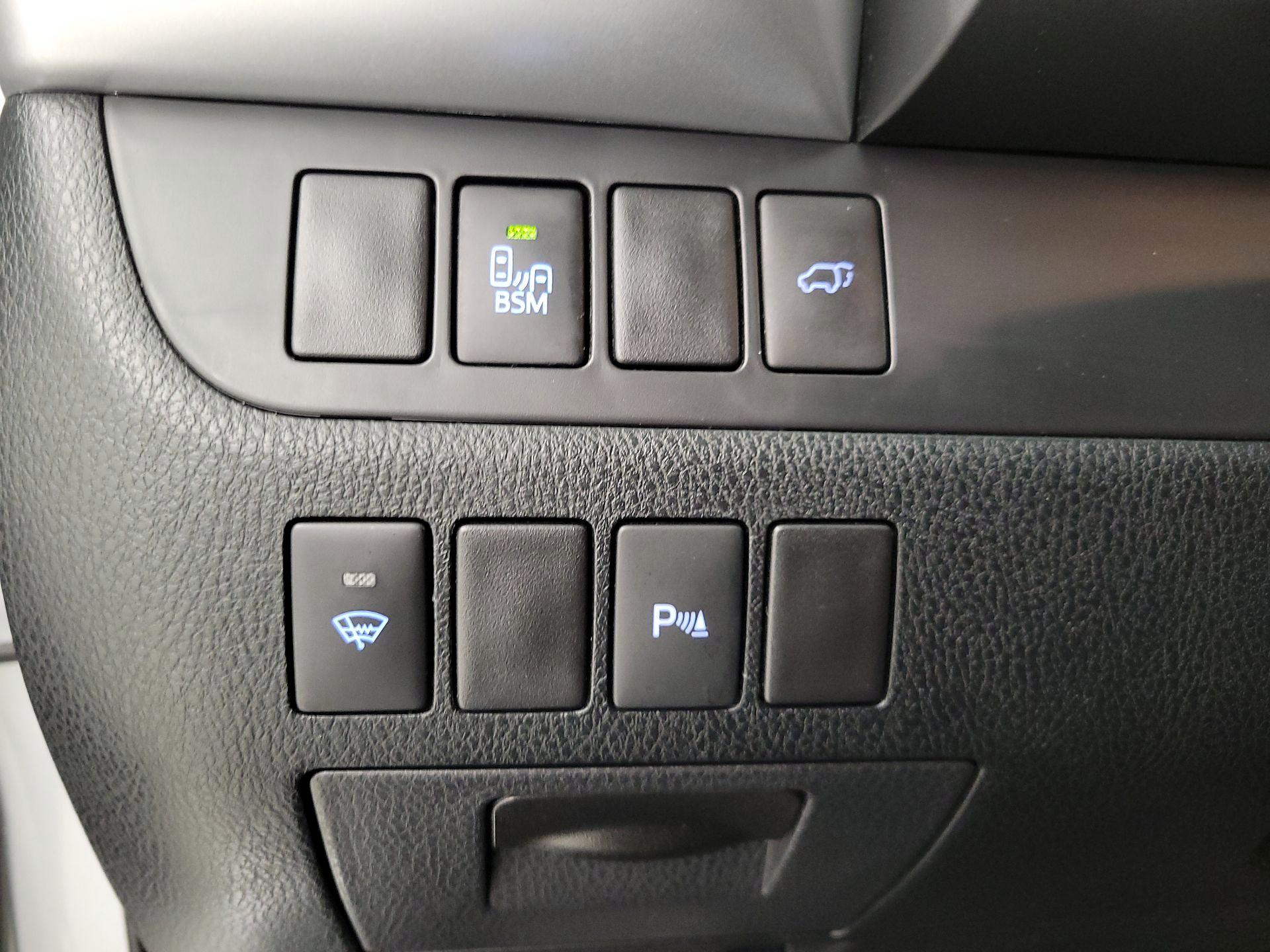 Thumbnail: 2015 Toyota Highlander - 13