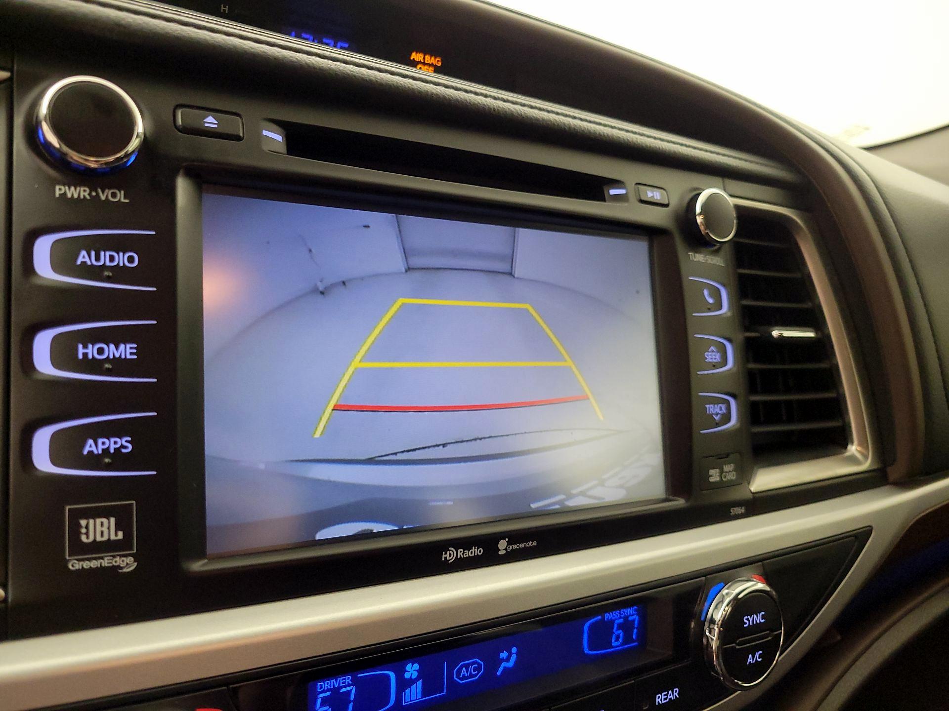 Thumbnail: 2015 Toyota Highlander - 15