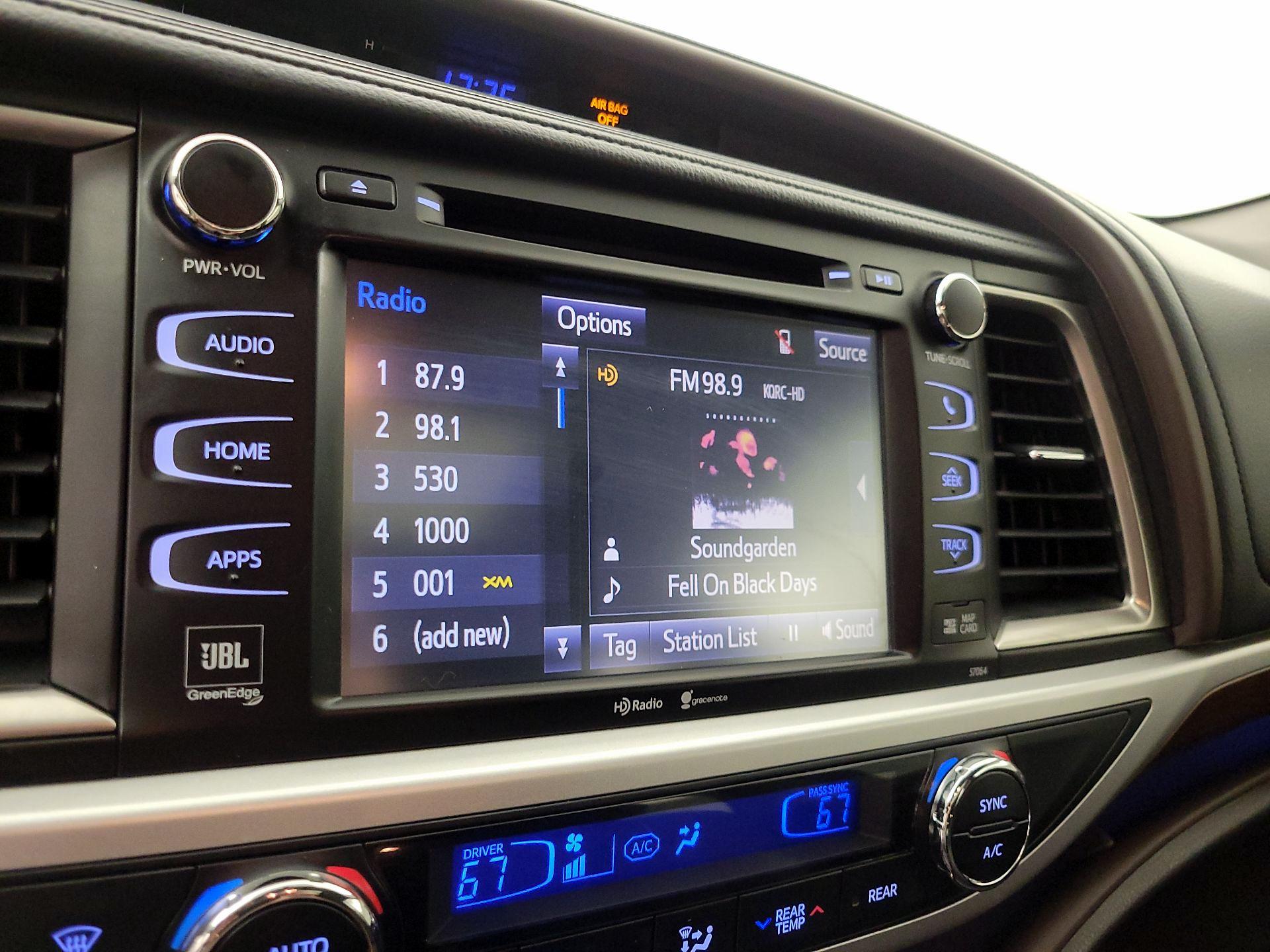 Thumbnail: 2015 Toyota Highlander - 16