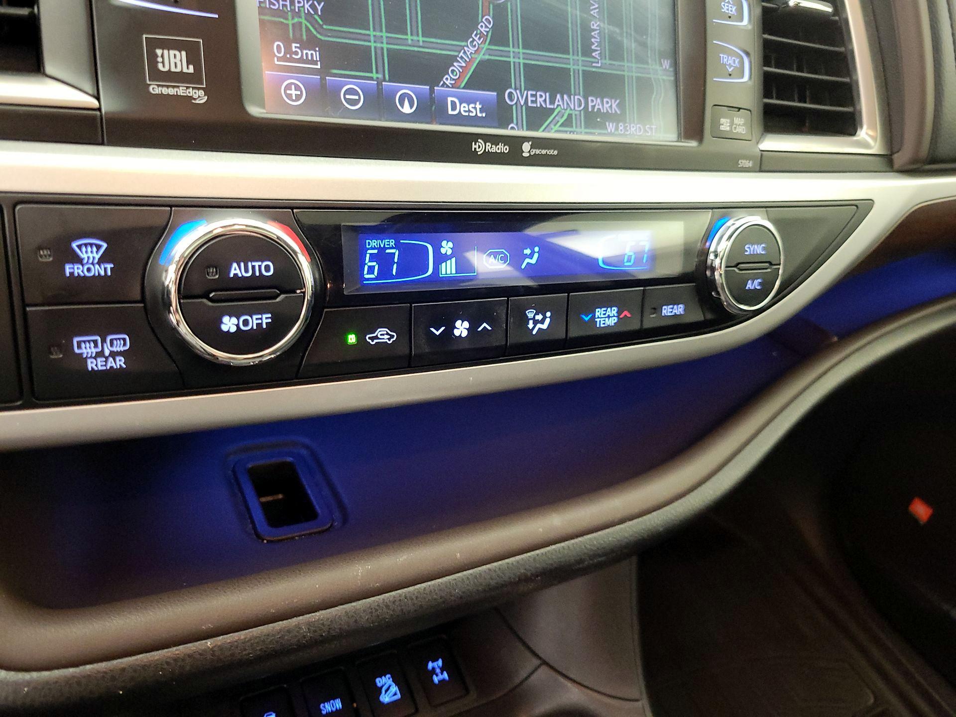 Thumbnail: 2015 Toyota Highlander - 17