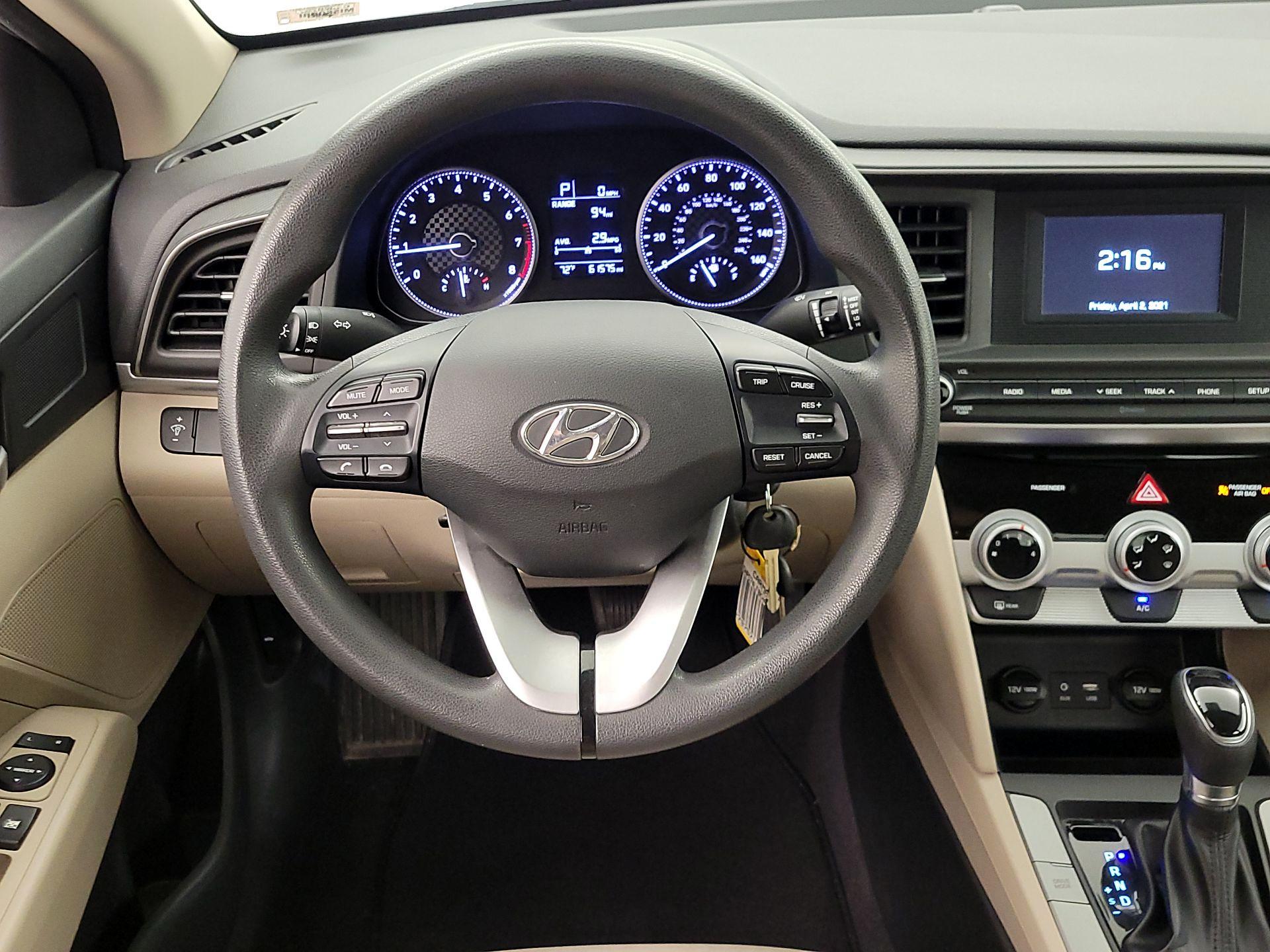 Thumbnail: 2019 Hyundai Elantra - 10