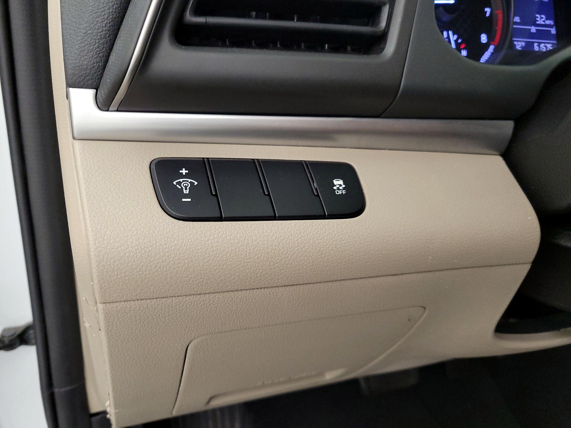 Thumbnail: 2019 Hyundai Elantra - 13