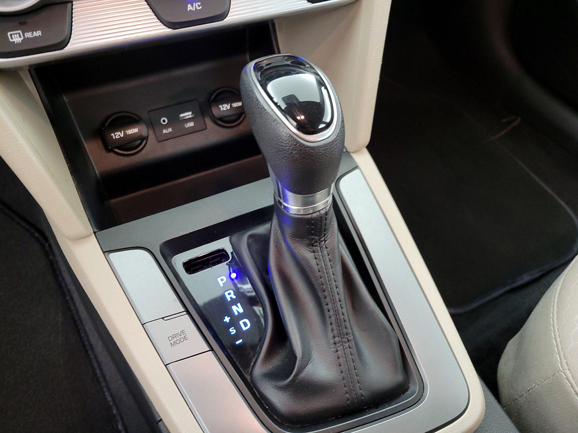Thumbnail: 2019 Hyundai Elantra - 17