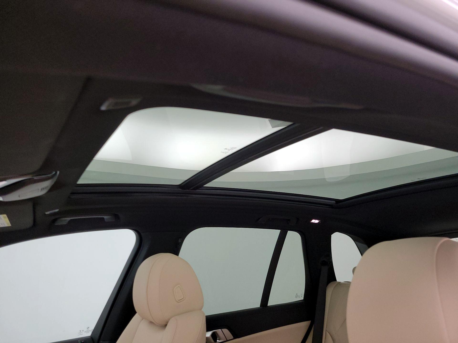 Thumbnail: 2022 BMW X5 - 20
