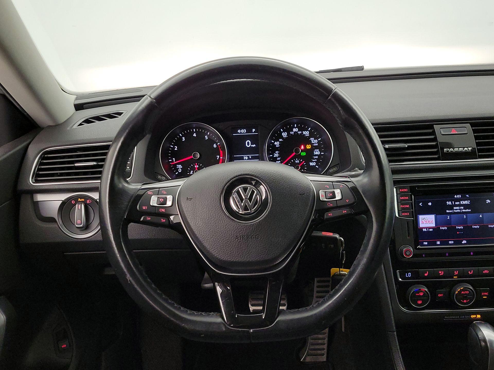 Thumbnail: 2018 Volkswagen Passat - 10