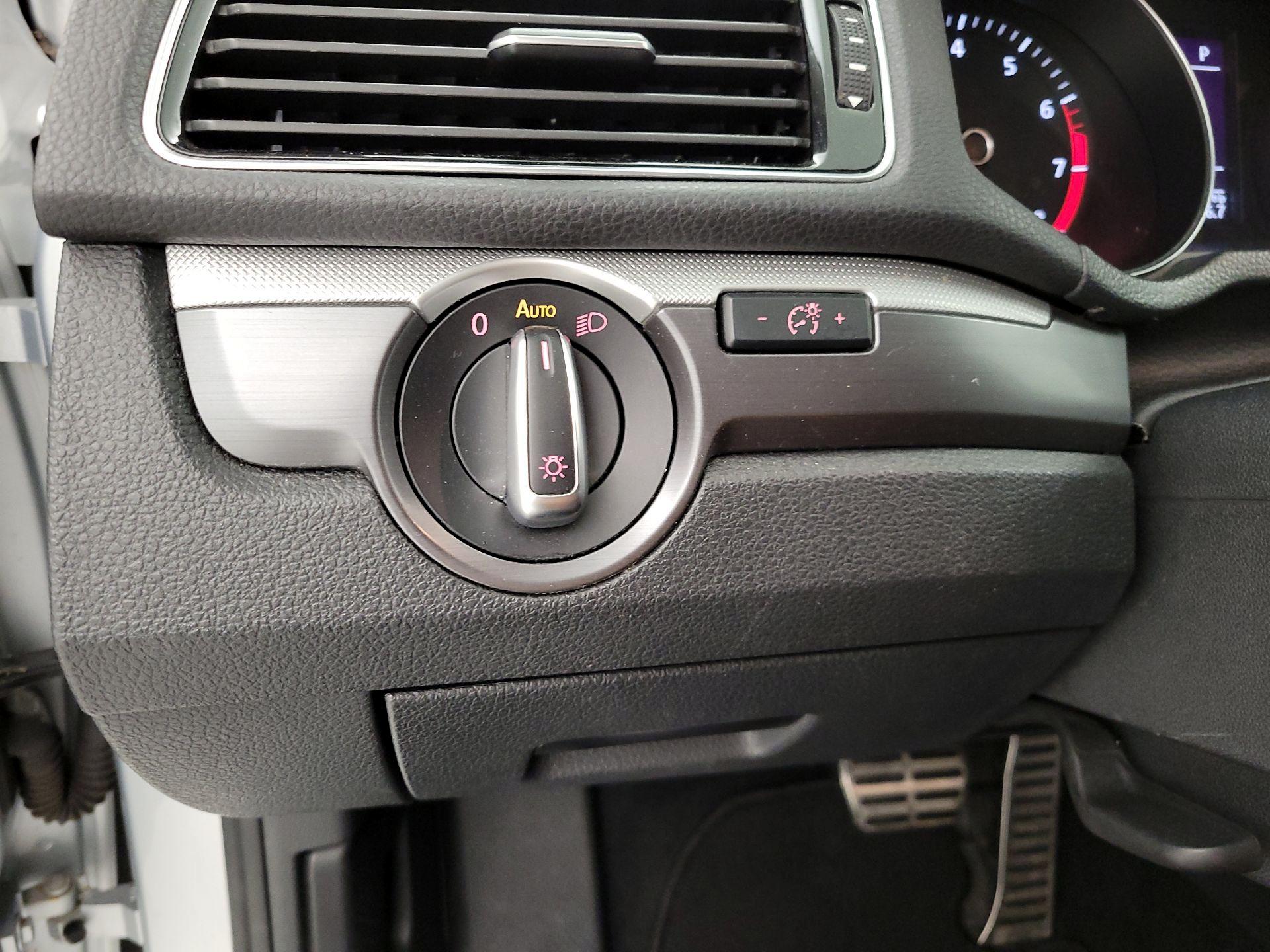 Thumbnail: 2018 Volkswagen Passat - 13