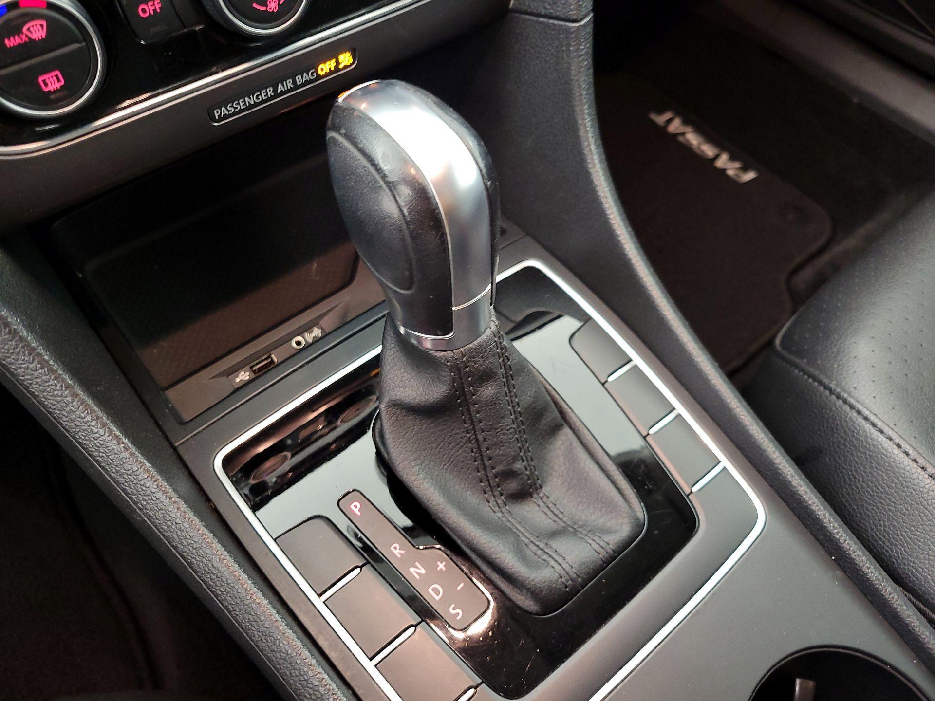 Thumbnail: 2018 Volkswagen Passat - 17