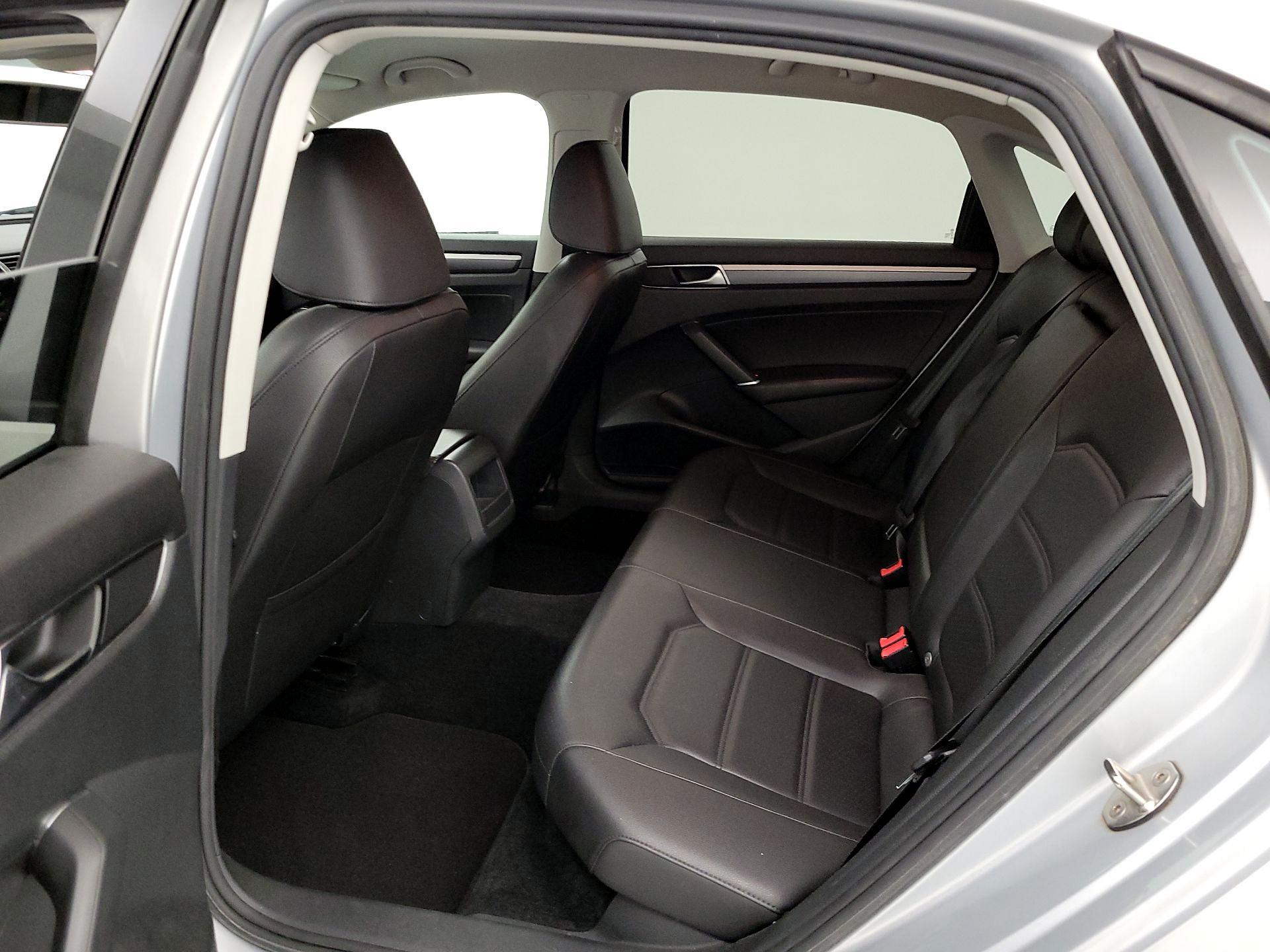 Thumbnail: 2018 Volkswagen Passat - 19