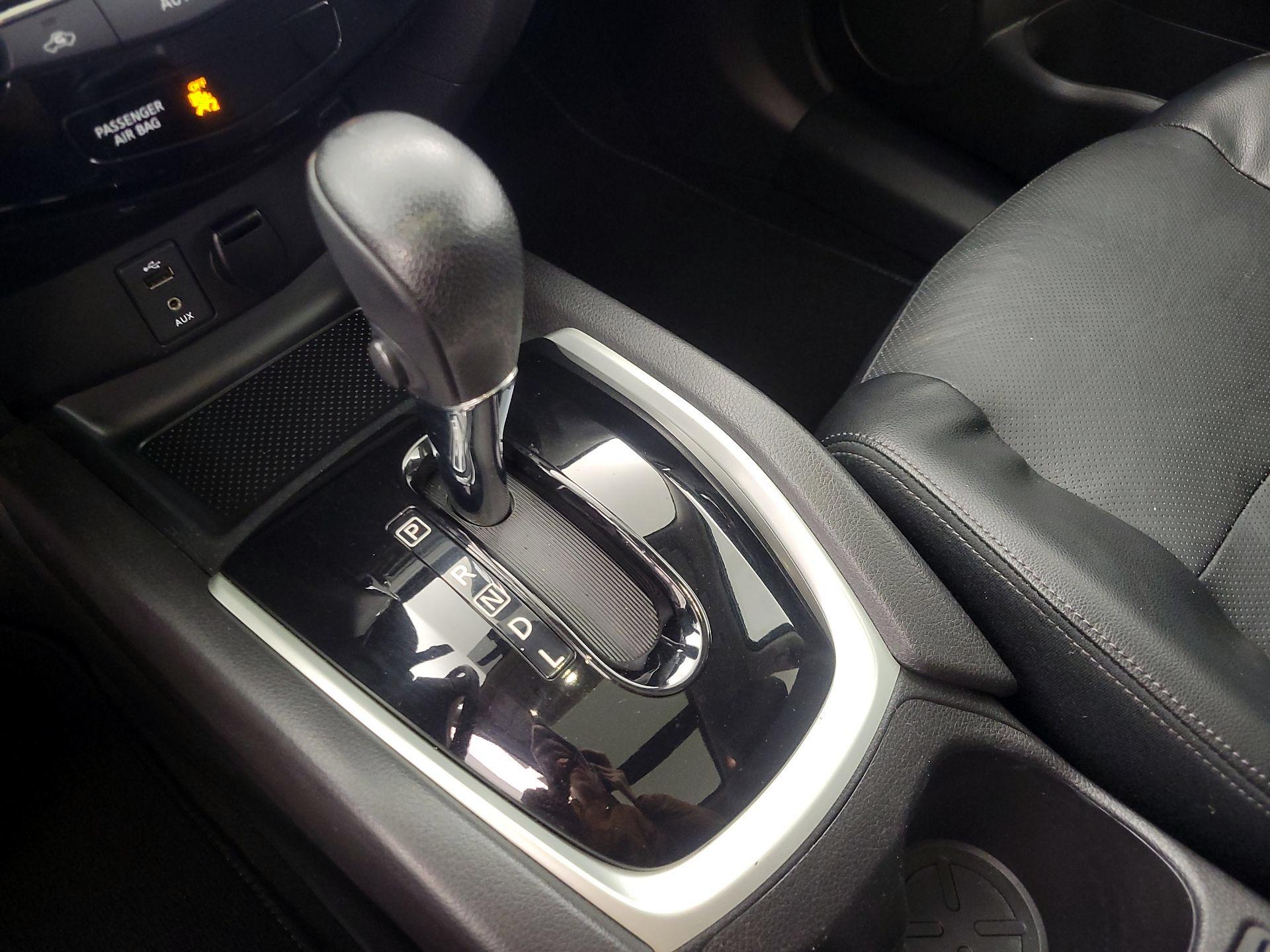 Thumbnail: 2015 Nissan Rogue - 18