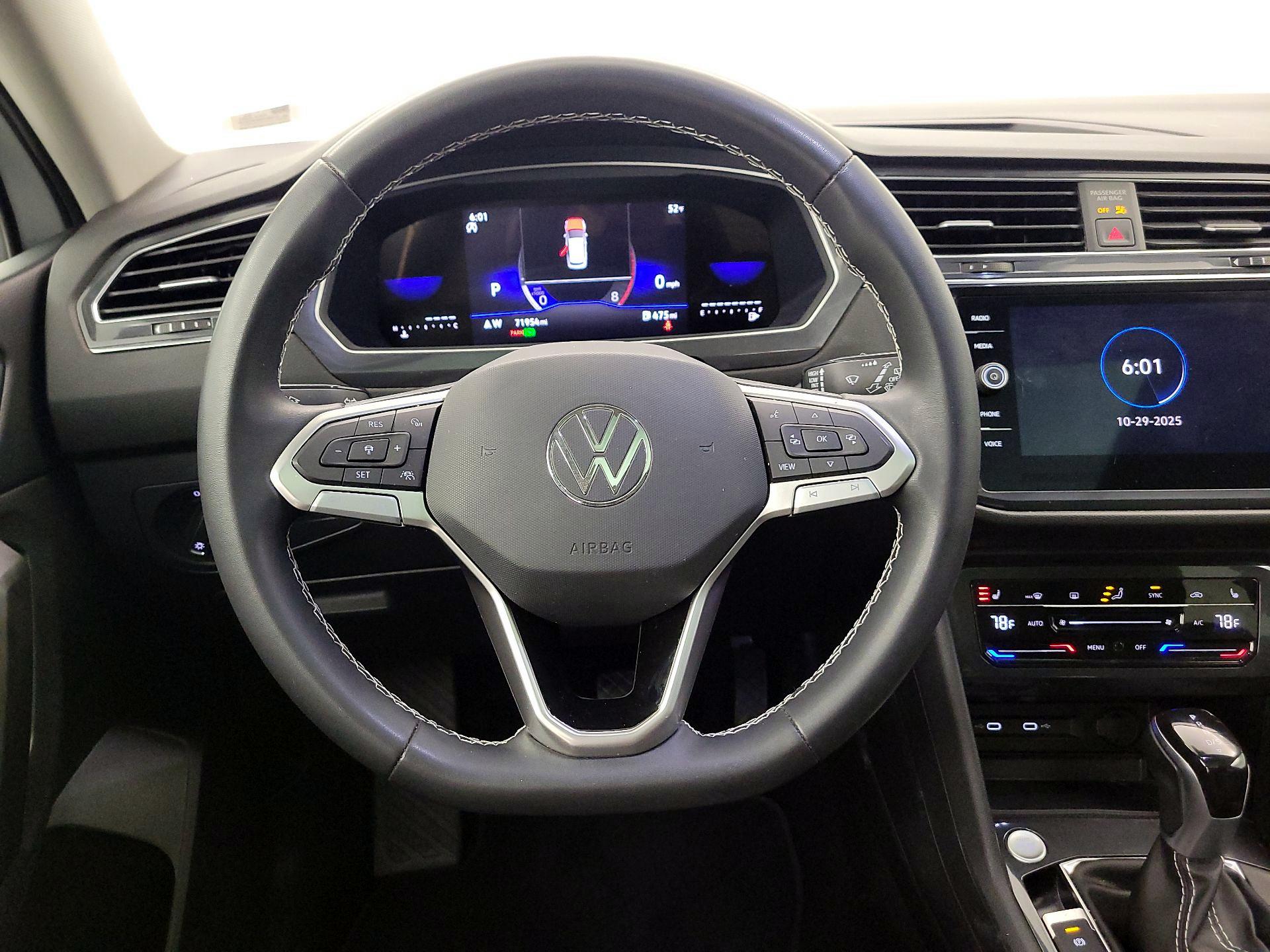 Thumbnail: 2023 Volkswagen Tiguan - 10