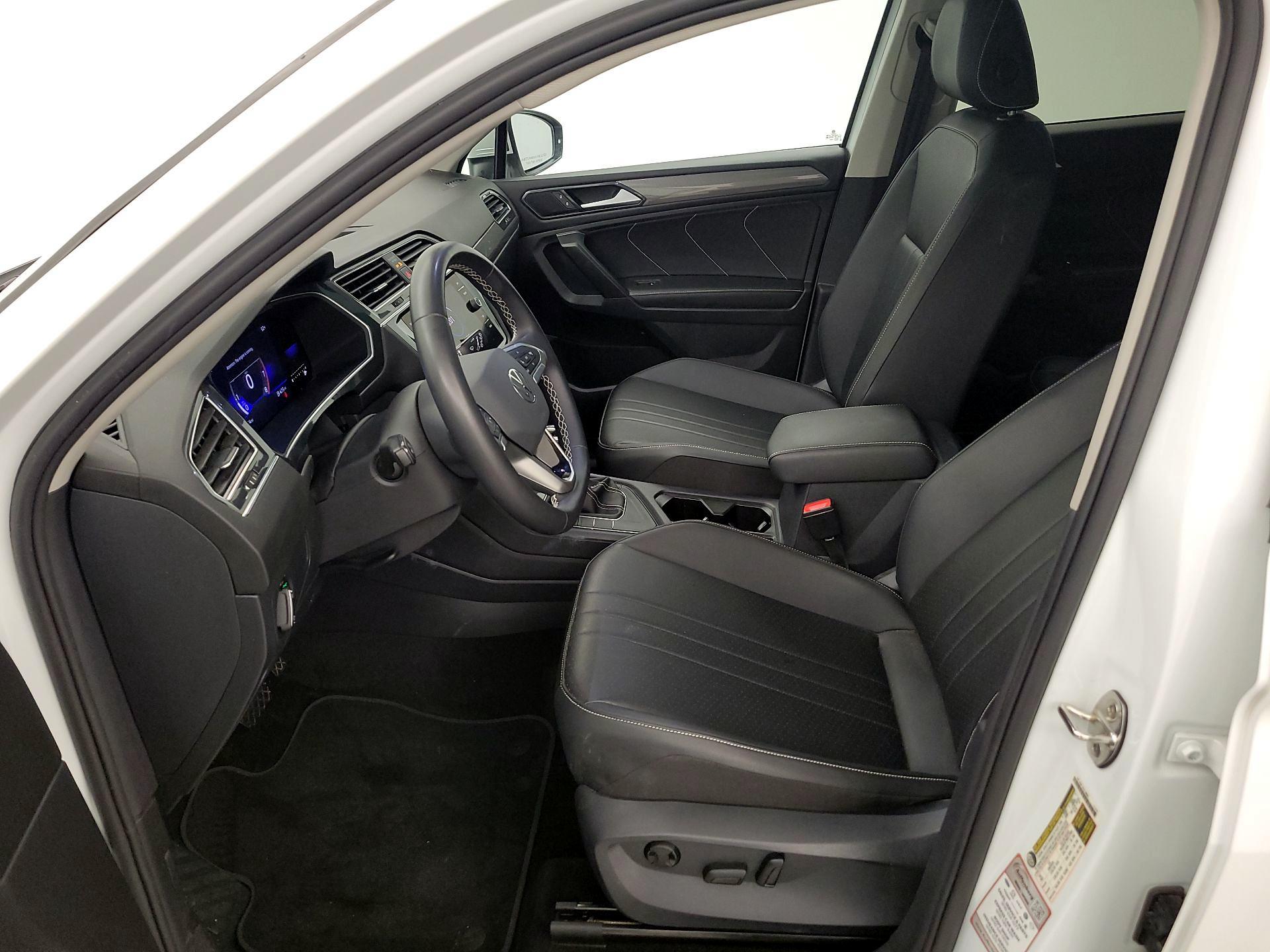 Thumbnail: 2023 Volkswagen Tiguan - 11