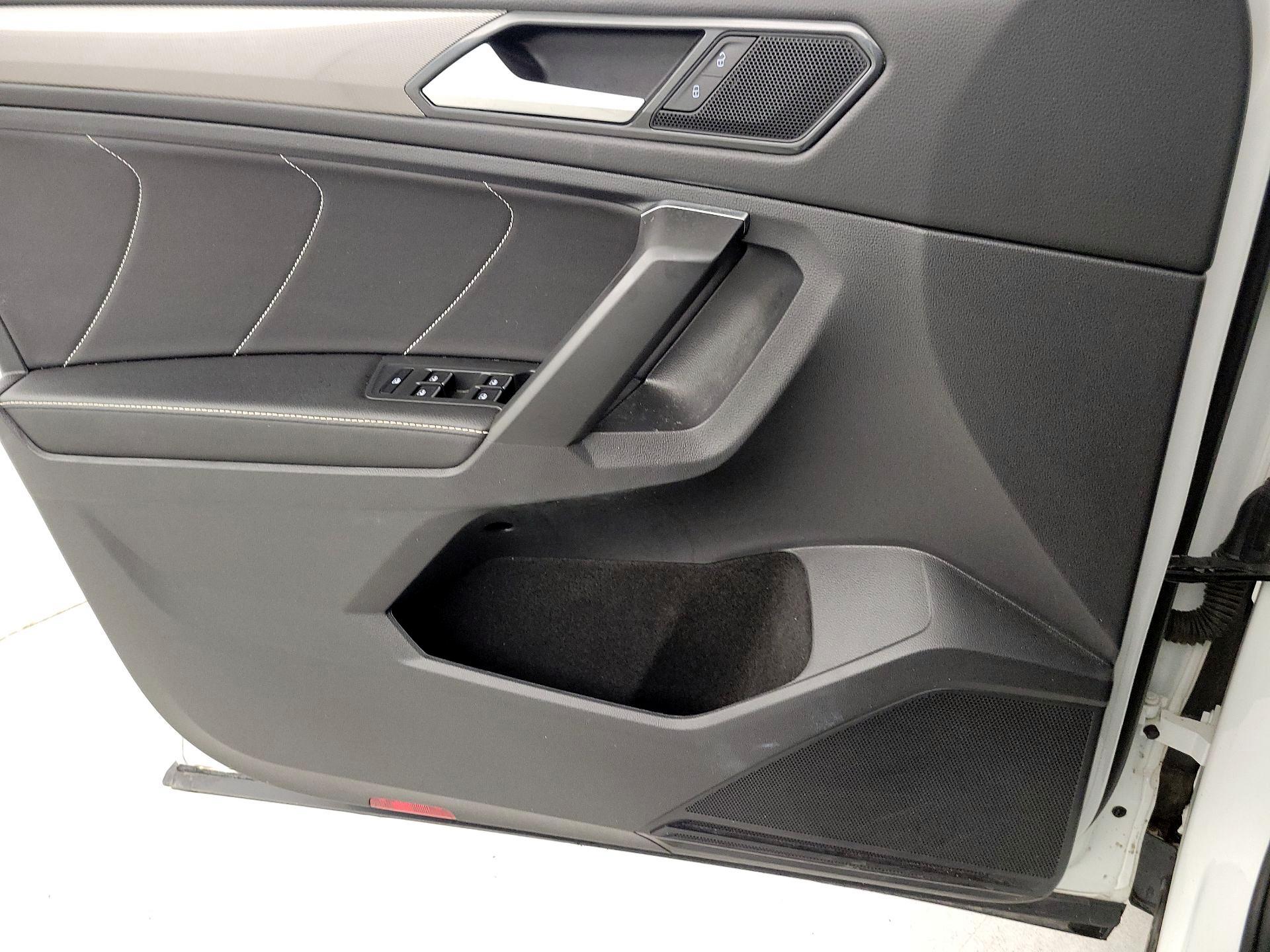 Thumbnail: 2023 Volkswagen Tiguan - 12