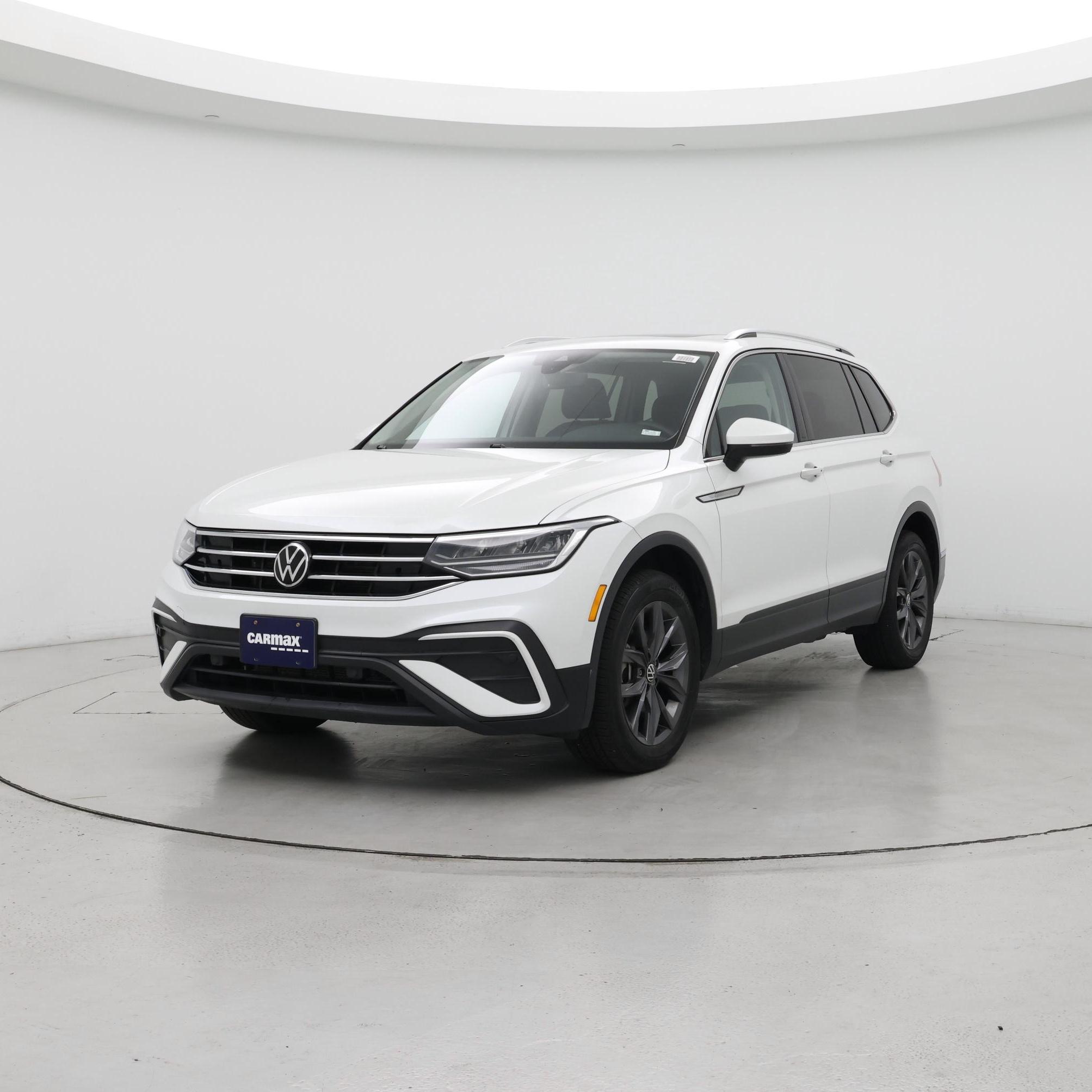 Thumbnail: 2023 Volkswagen Tiguan - 4