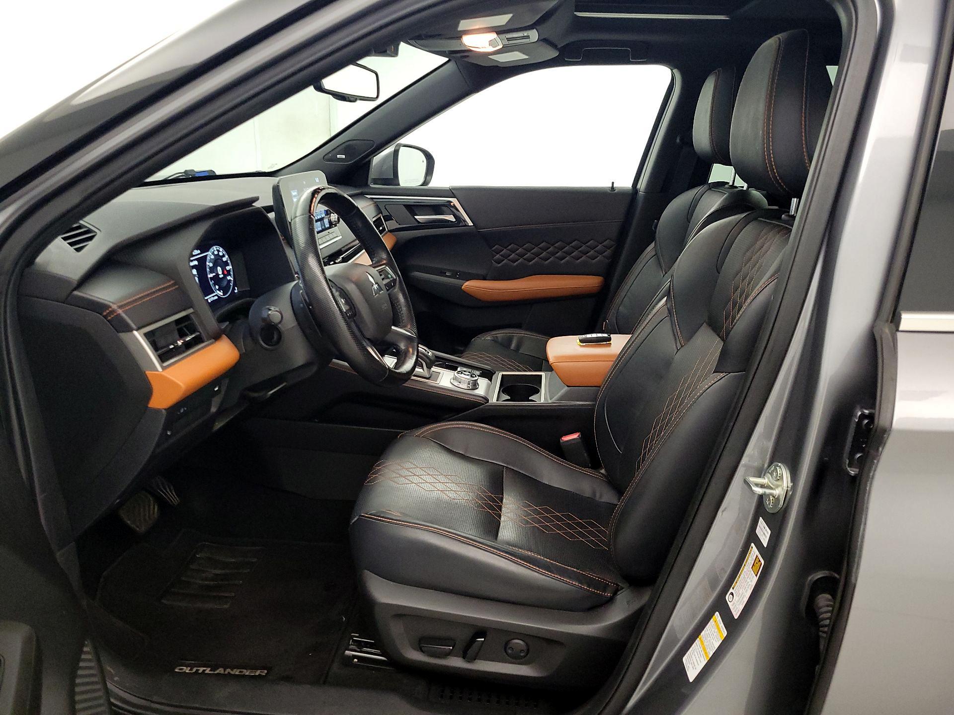 Thumbnail: 2022 Mitsubishi Outlander - 11