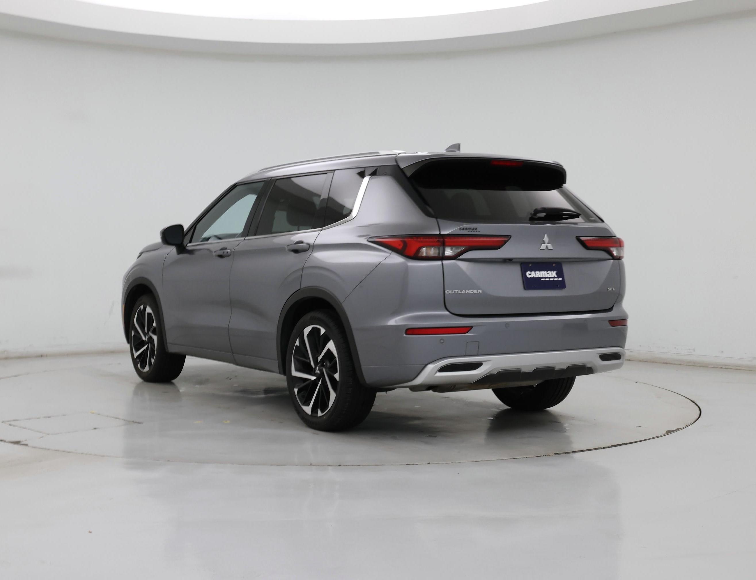 Thumbnail: 2022 Mitsubishi Outlander - 2