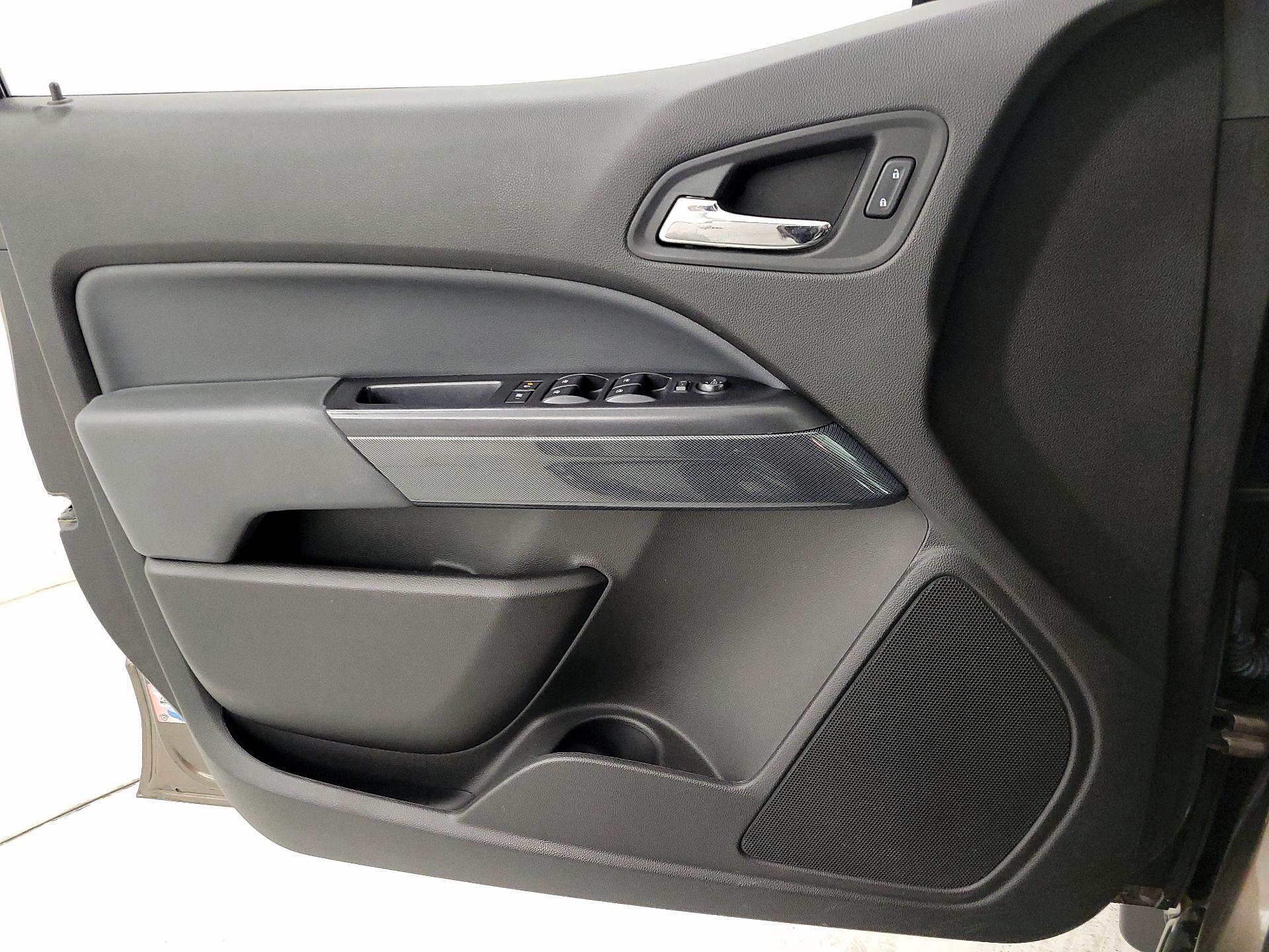 Thumbnail: 2016 Chevrolet Colorado - 12