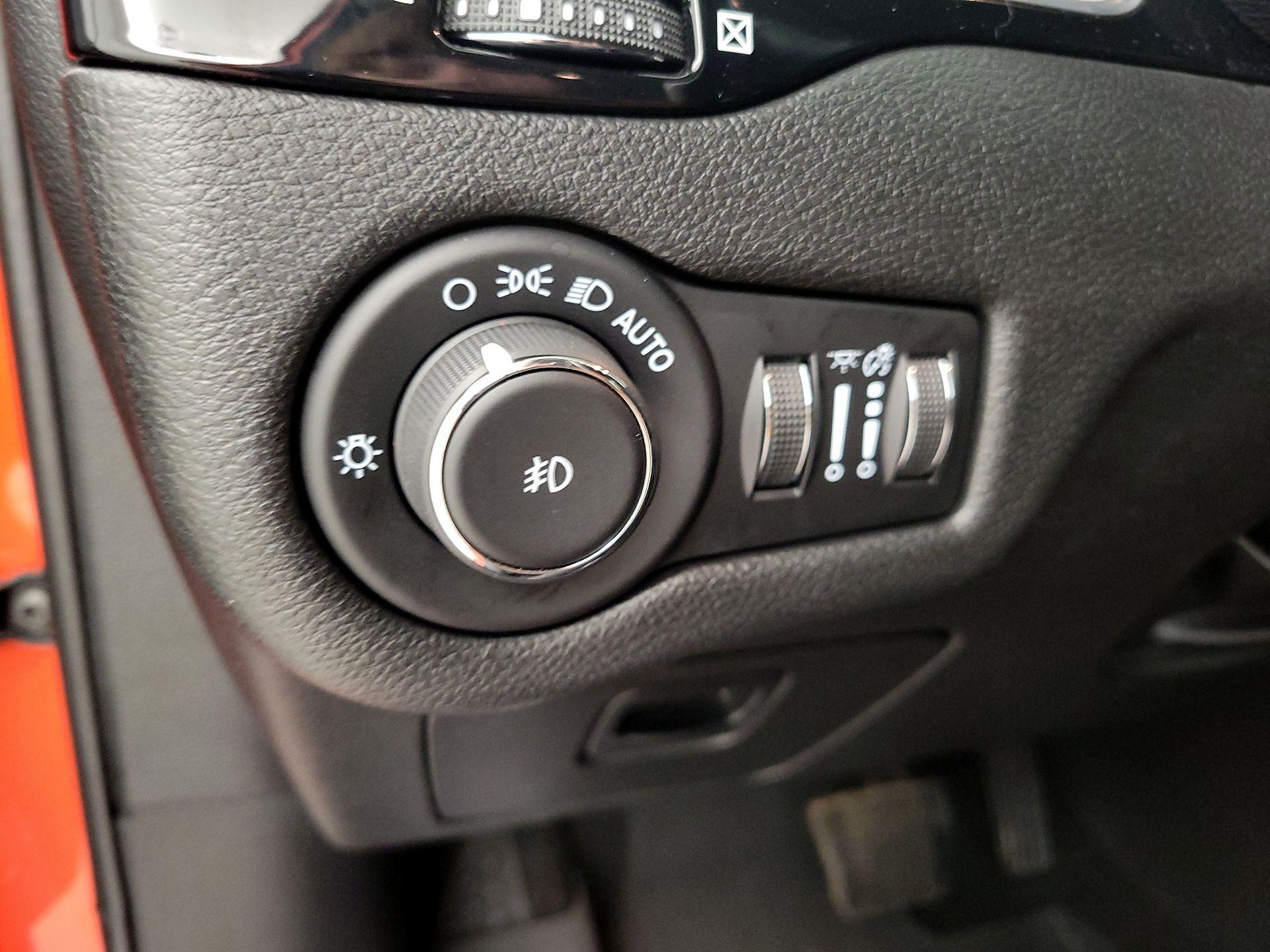 Thumbnail: 2021 Jeep Cherokee - 13