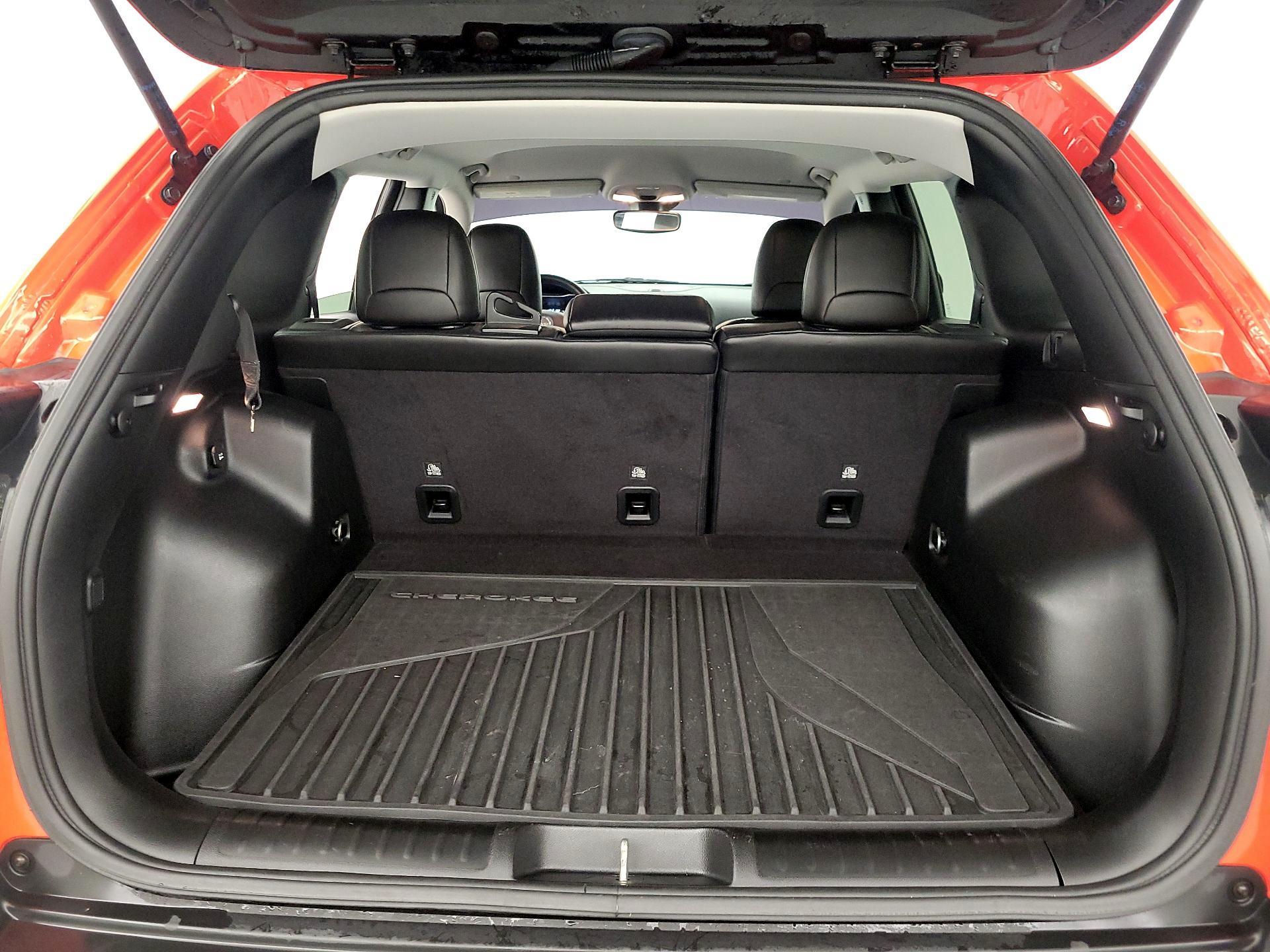 Thumbnail: 2021 Jeep Cherokee - 20