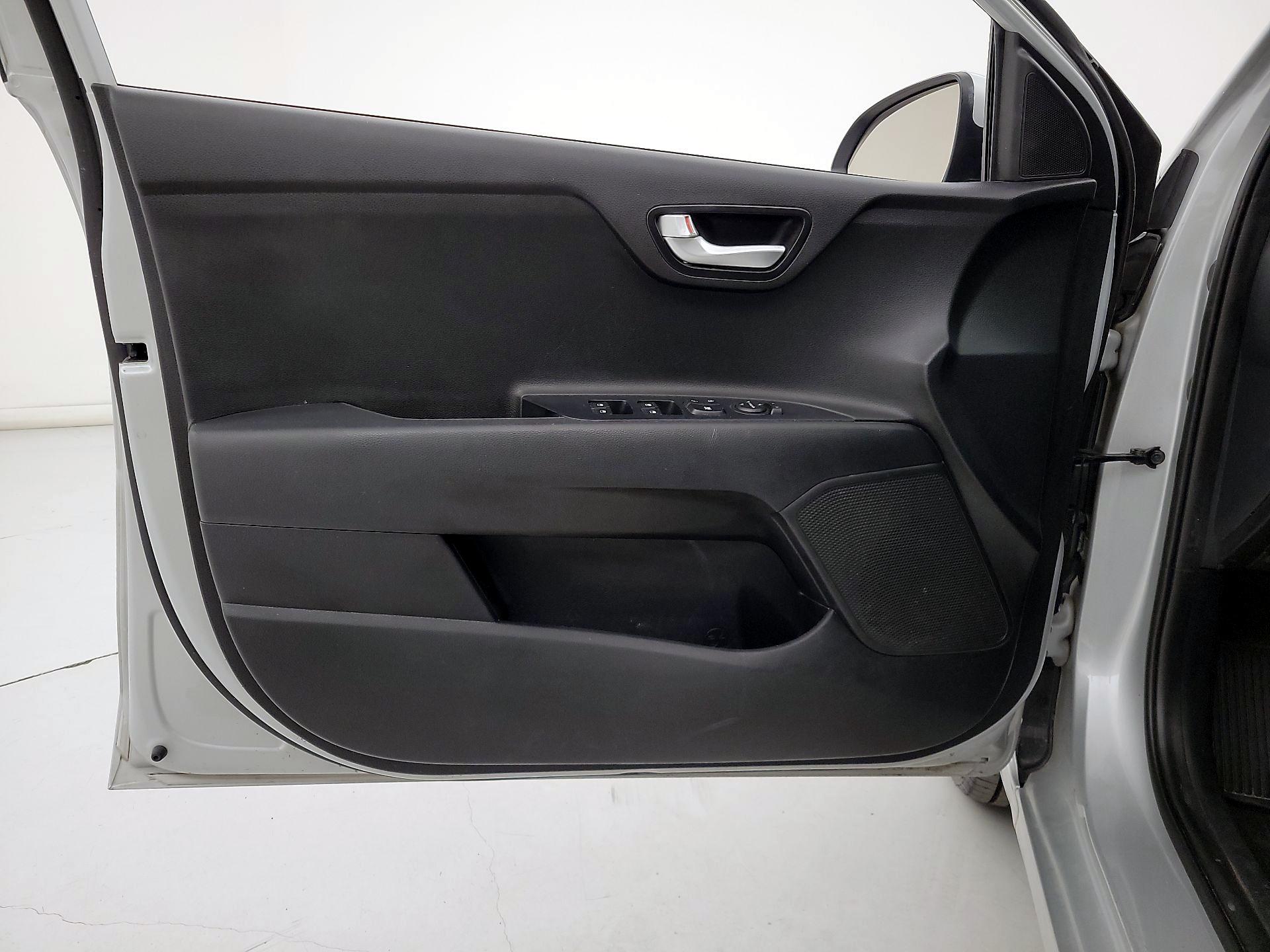 Thumbnail: 2023 Kia Rio - 12