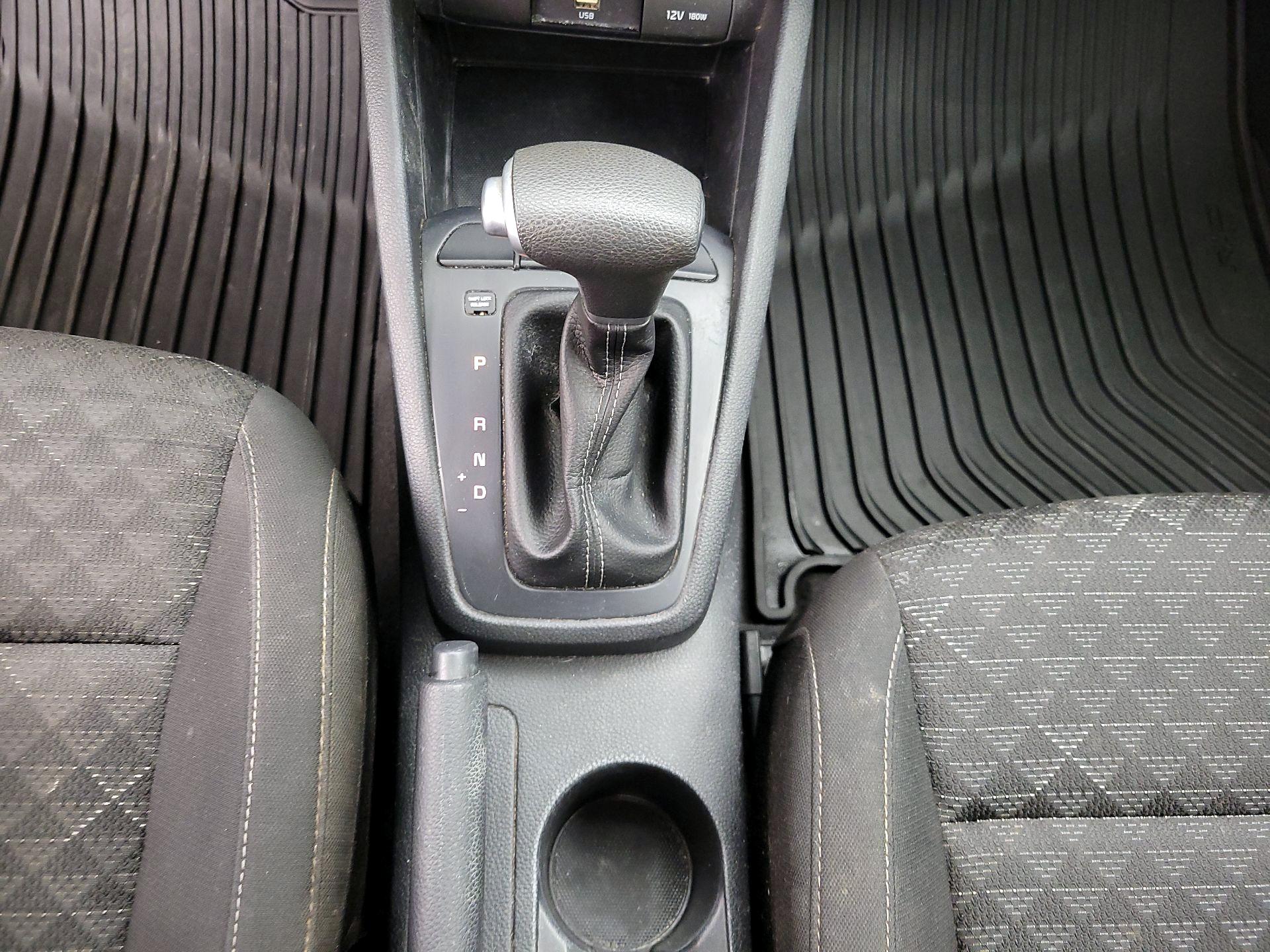 Thumbnail: 2023 Kia Rio - 17