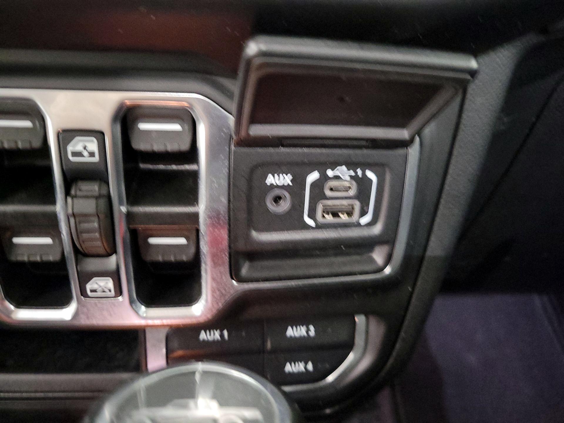 Thumbnail: 2023 Jeep Gladiator - 19