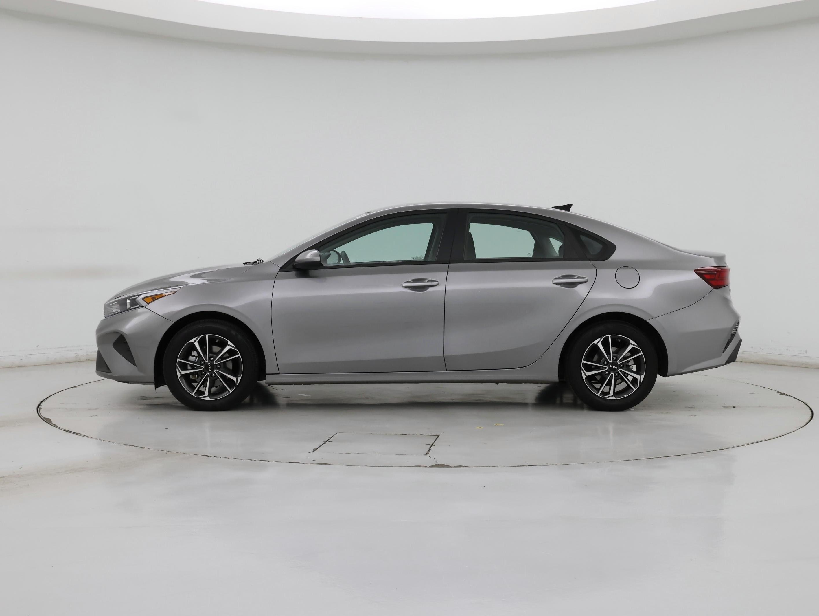 Thumbnail: 2024 Kia Forte - 3