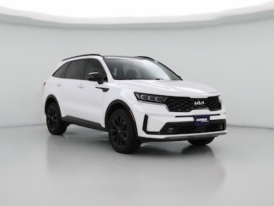 White 2023 Kia Sorento SX