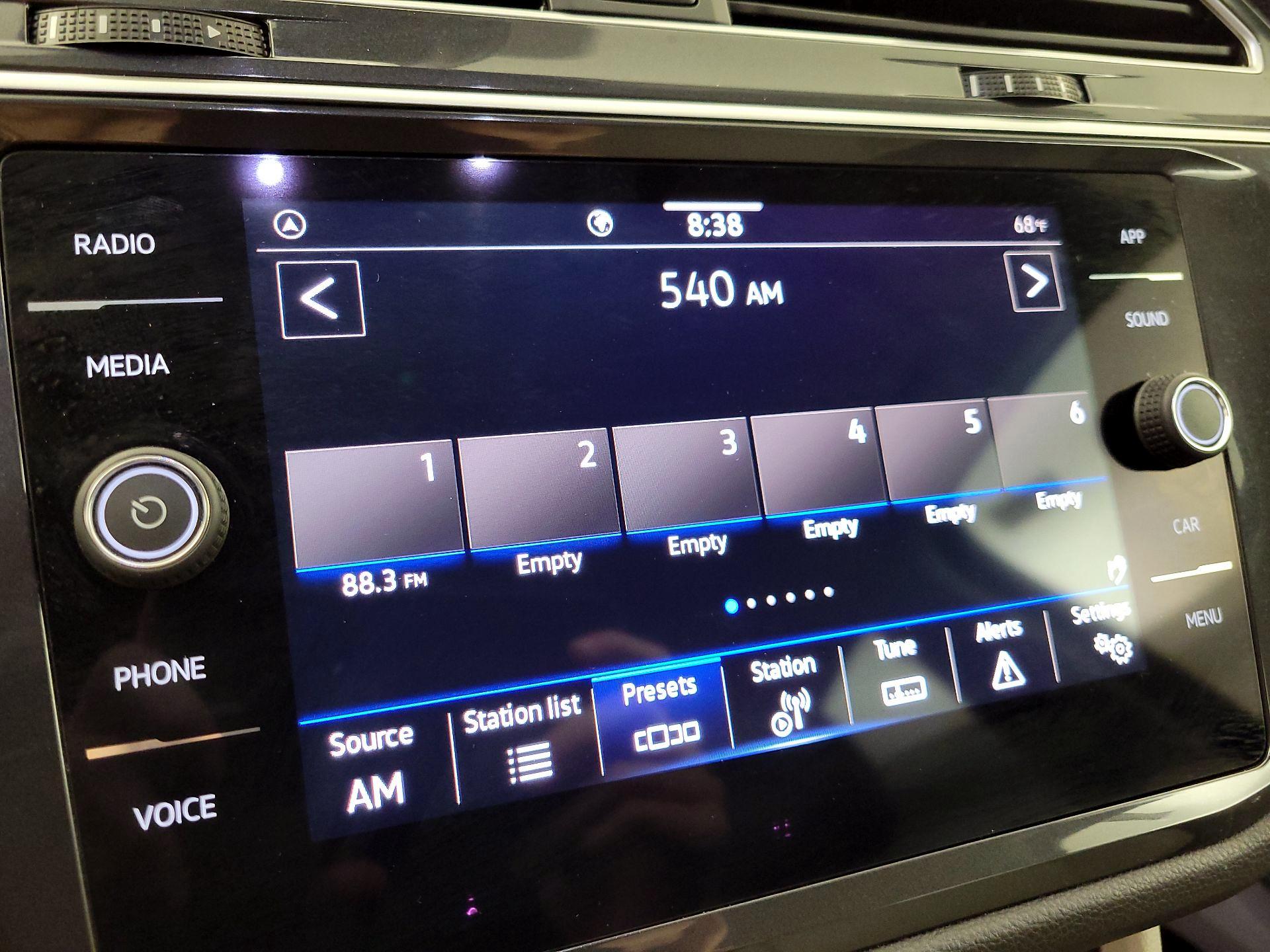 Thumbnail: 2024 Volkswagen Tiguan - 15