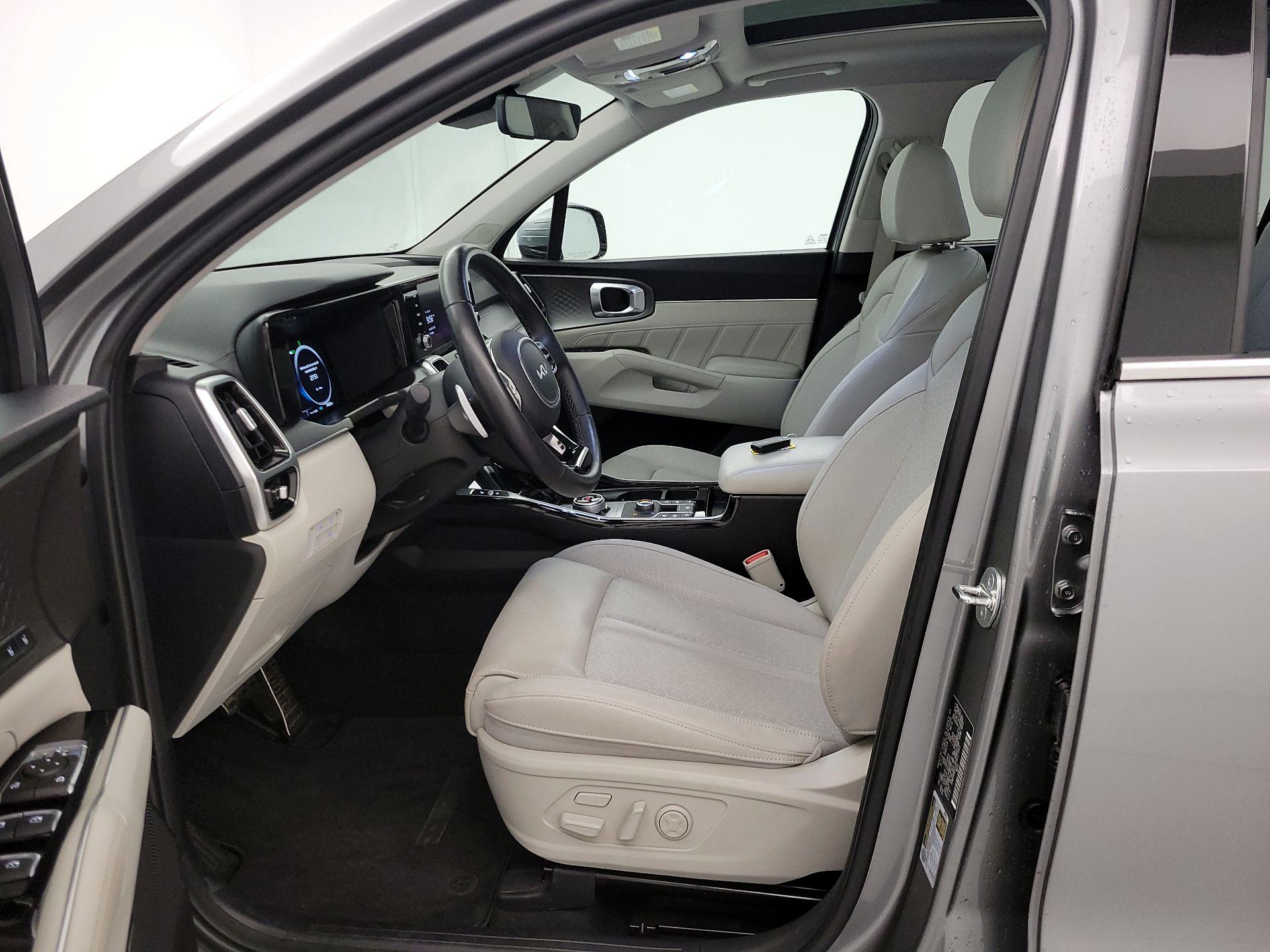 Thumbnail: 2023 Kia Sorento - 11