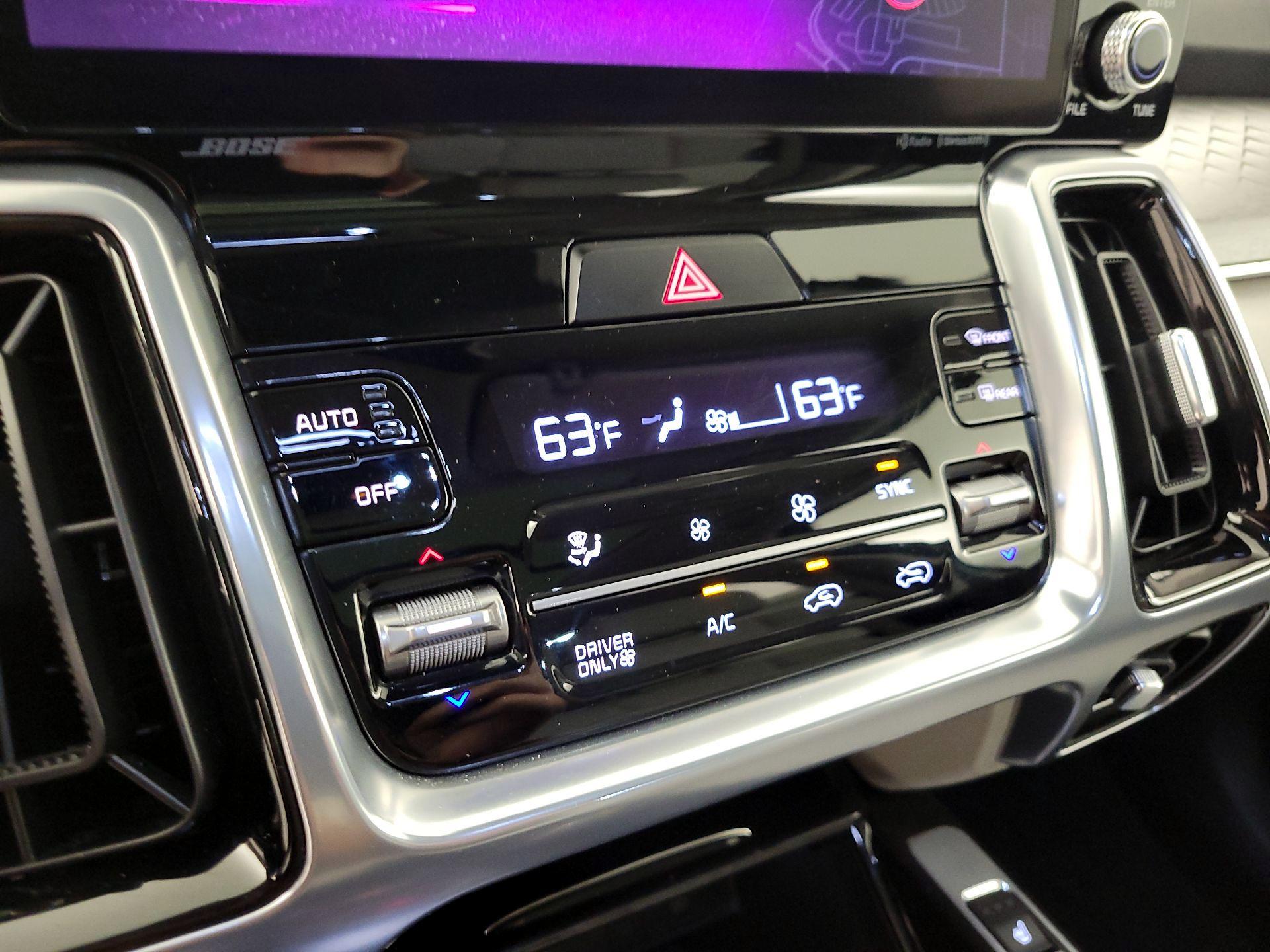 Thumbnail: 2023 Kia Sorento - 17