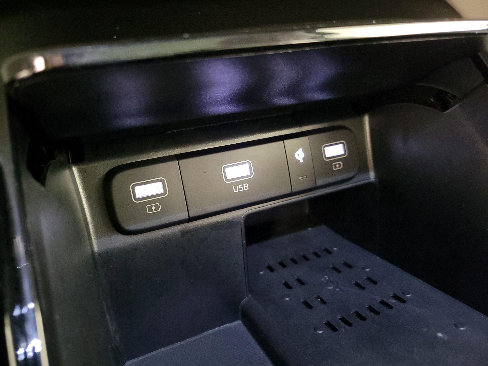 Thumbnail: 2023 Kia Sorento - 19