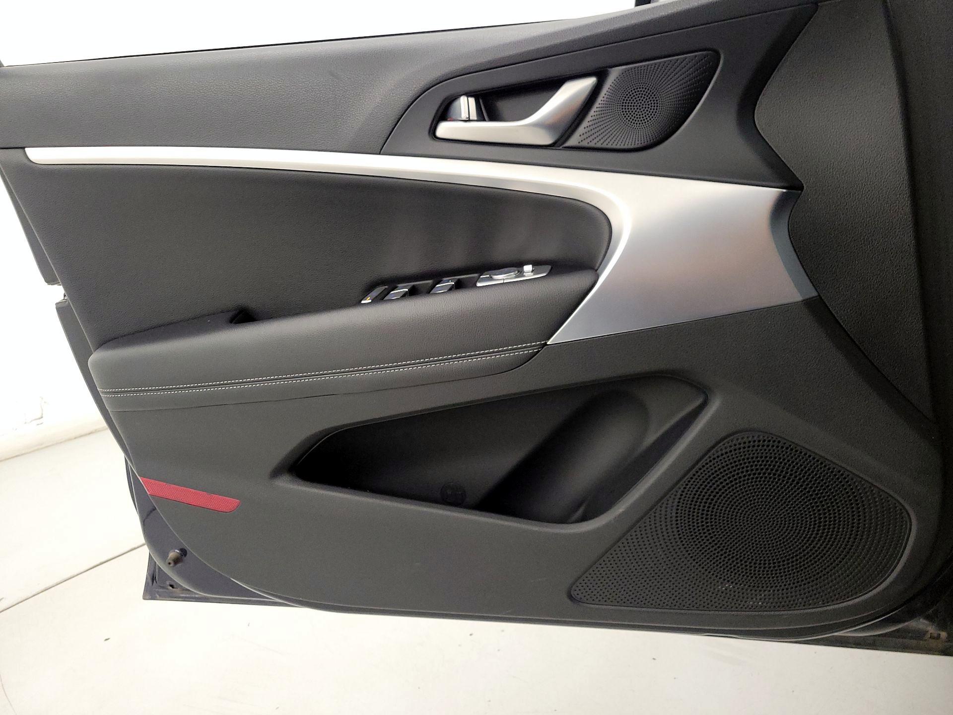 Thumbnail: 2023 Genesis G70 - 12