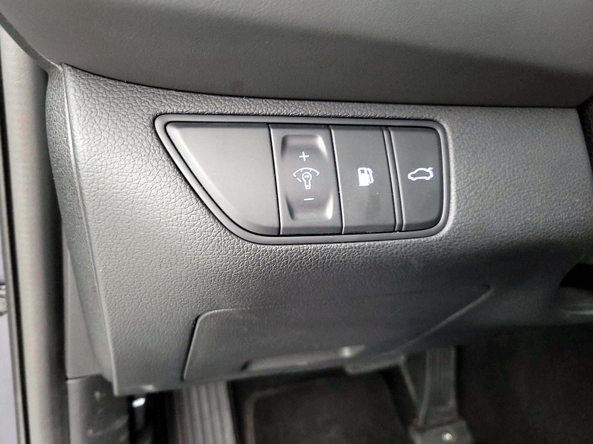 Thumbnail: 2023 Genesis G70 - 13