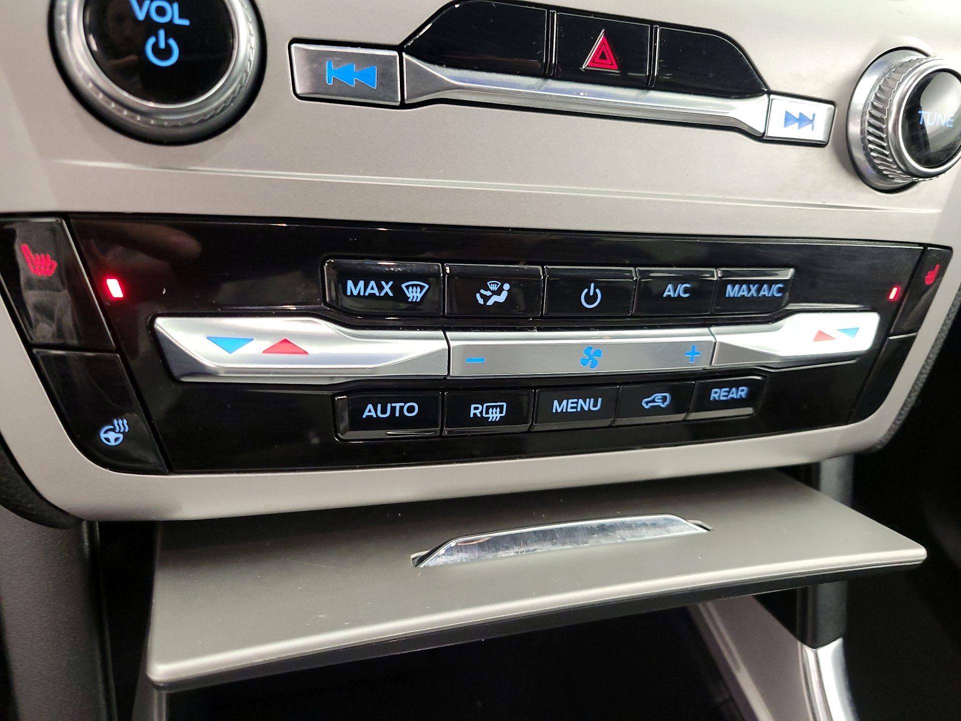 Thumbnail: 2022 Ford Explorer - 16