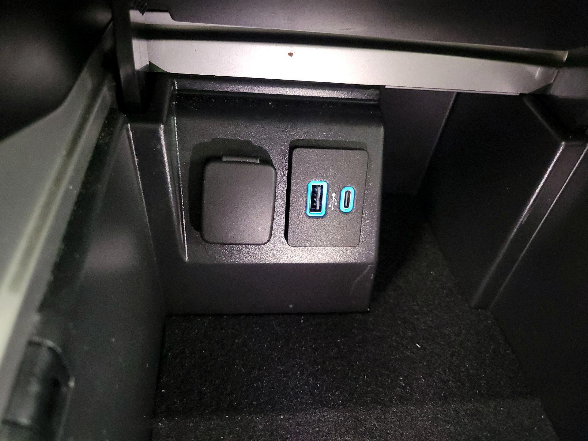 Thumbnail: 2022 Ford Explorer - 18