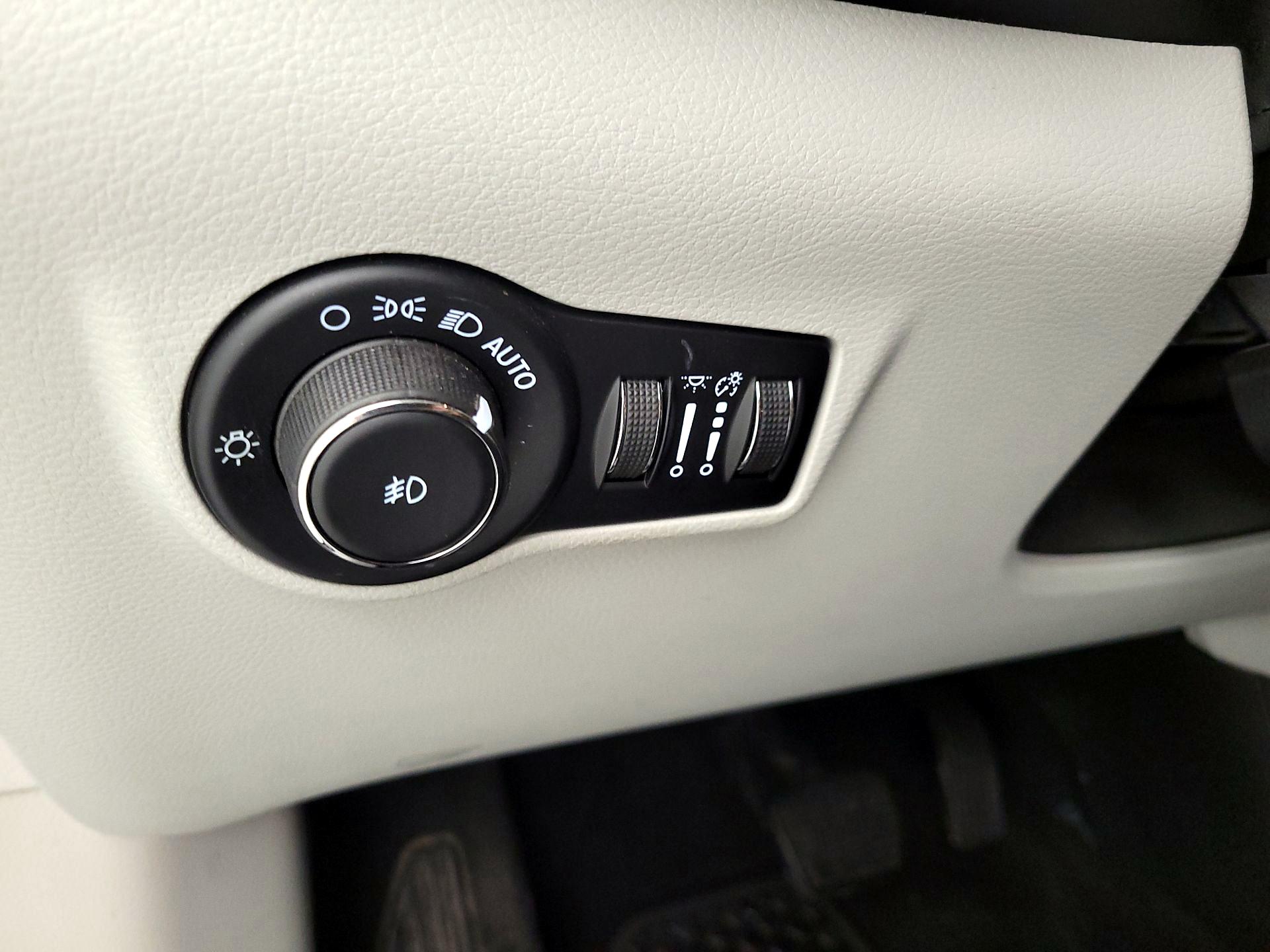 Thumbnail: 2023 Jeep Compass - 13