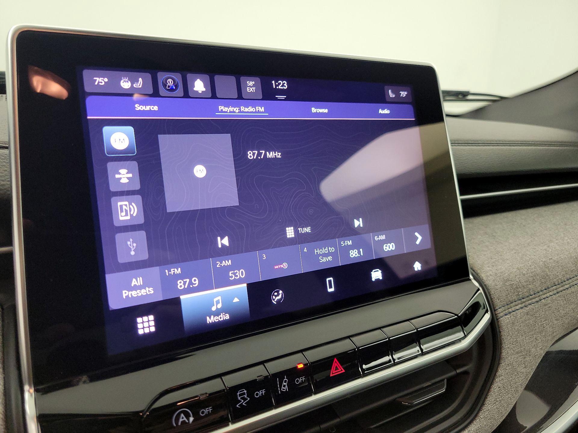 Thumbnail: 2023 Jeep Compass - 15