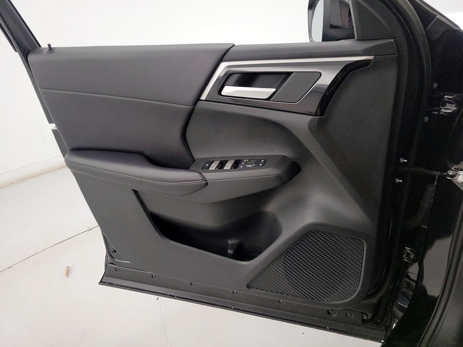 Thumbnail: 2024 Mitsubishi Outlander - 12