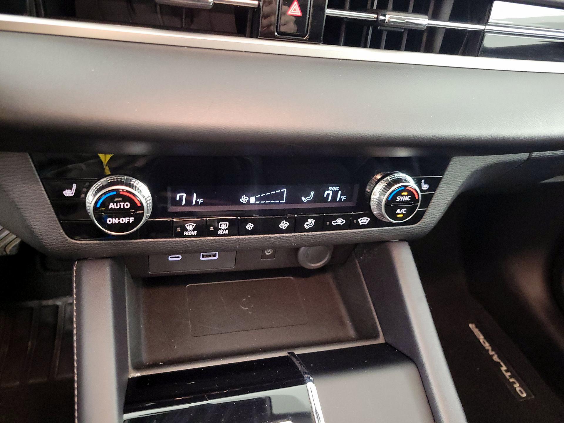 Thumbnail: 2024 Mitsubishi Outlander - 17