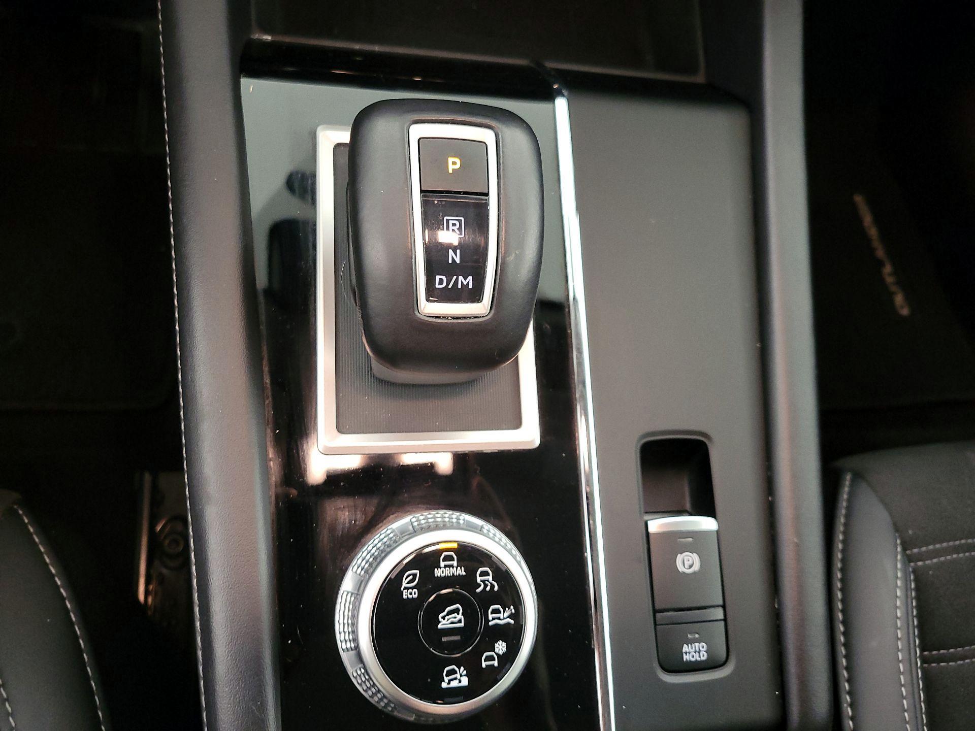 Thumbnail: 2024 Mitsubishi Outlander - 18